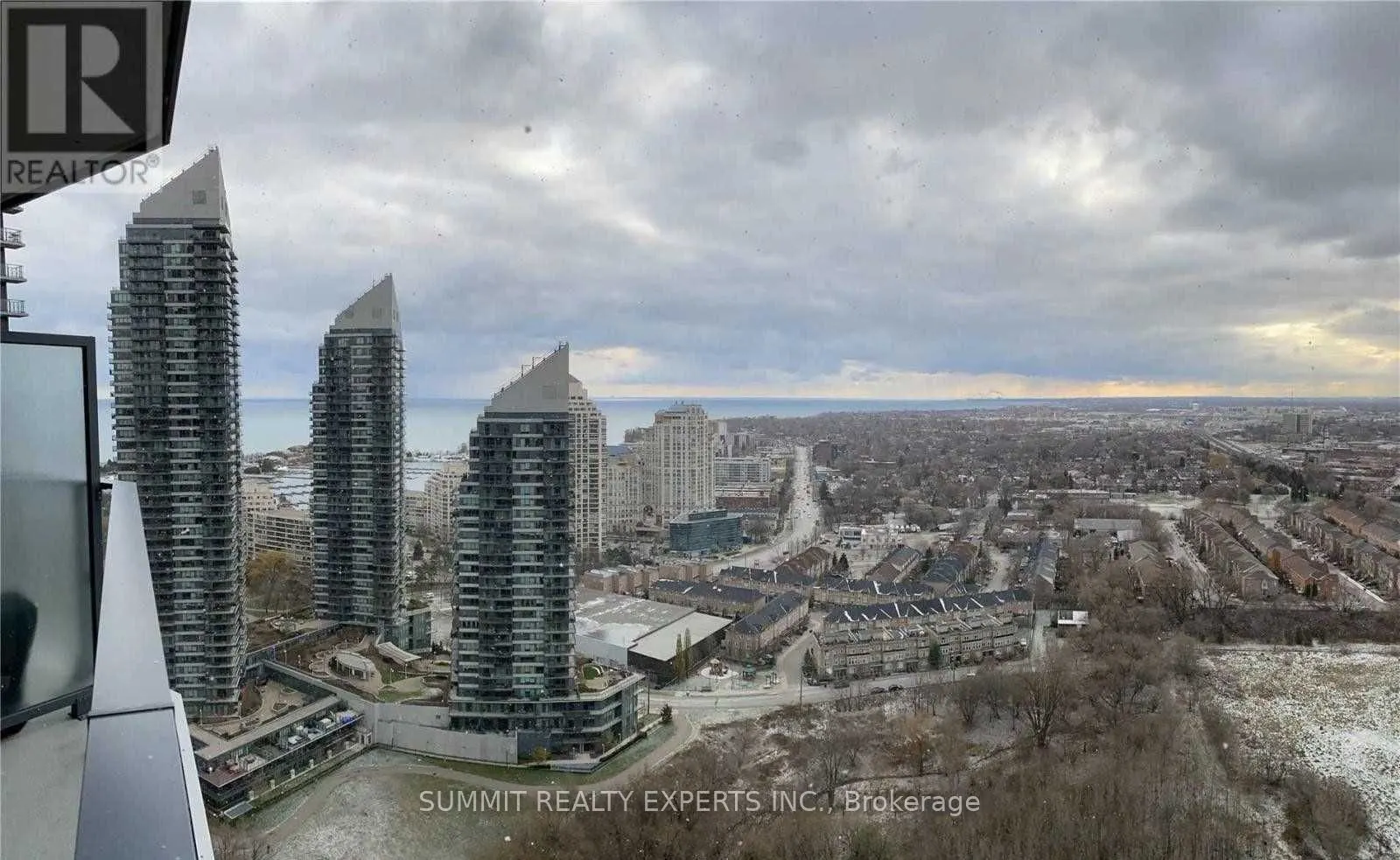 10 parklawn Road E, #519