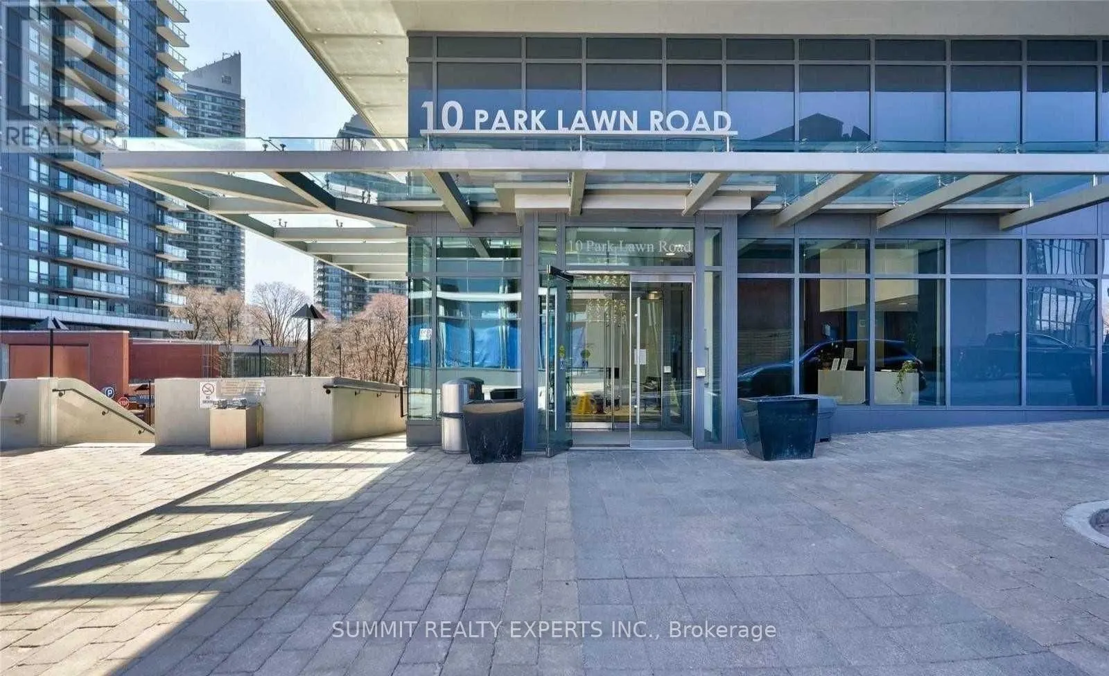 10 parklawn Road E, #519