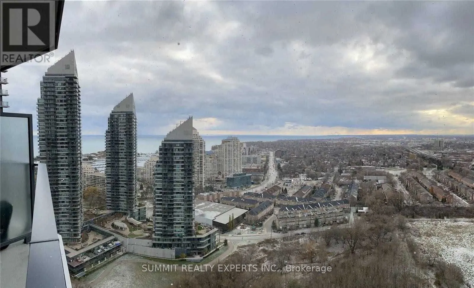 10 parklawn Road E, #519