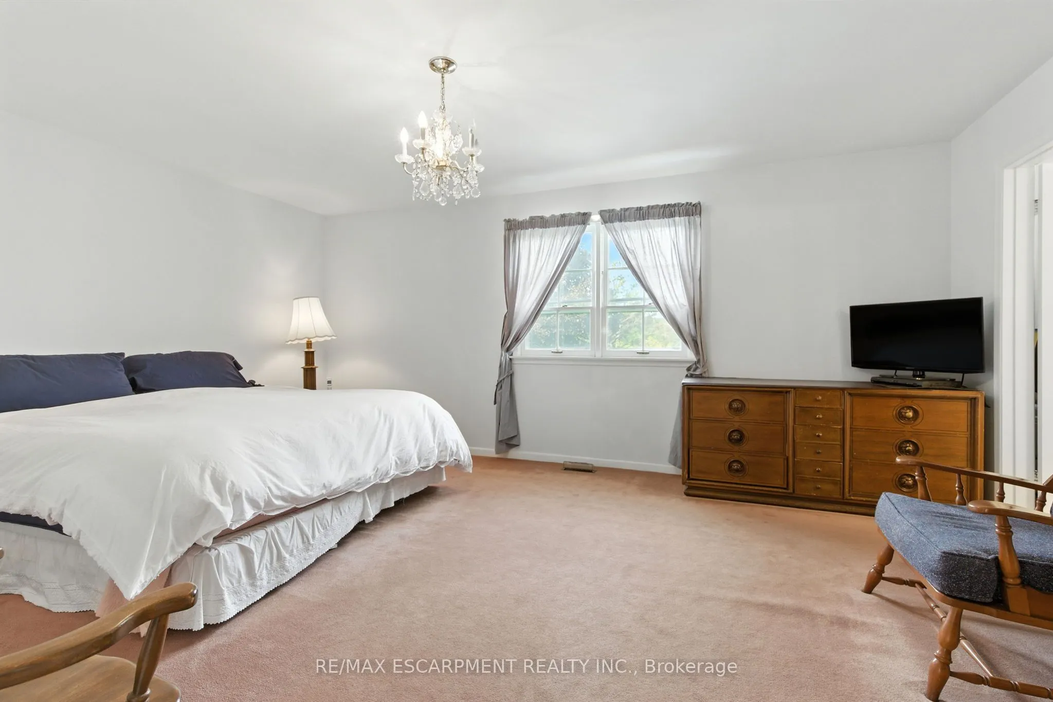 1401 Captain Court