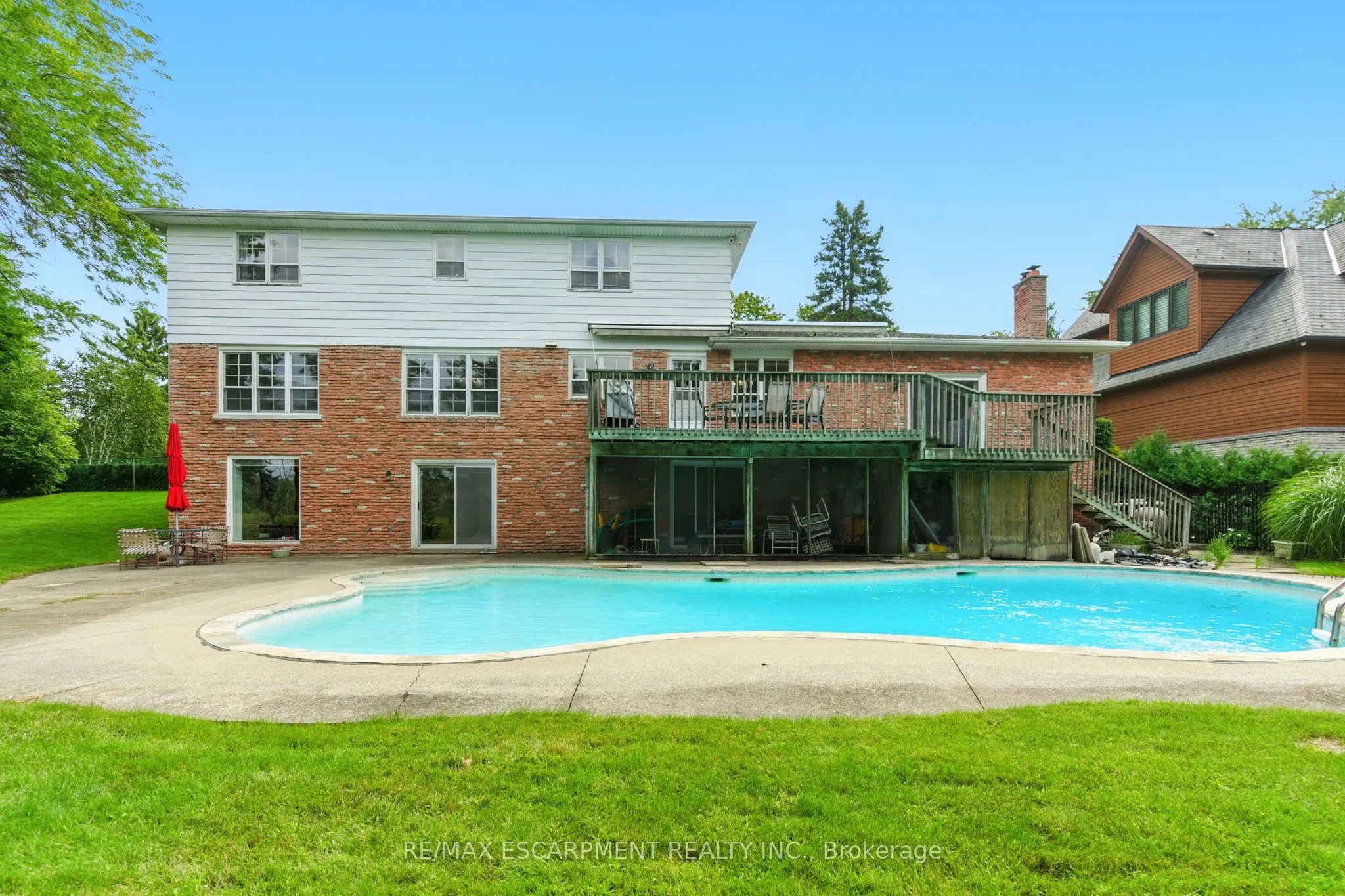 1401 Captain Court