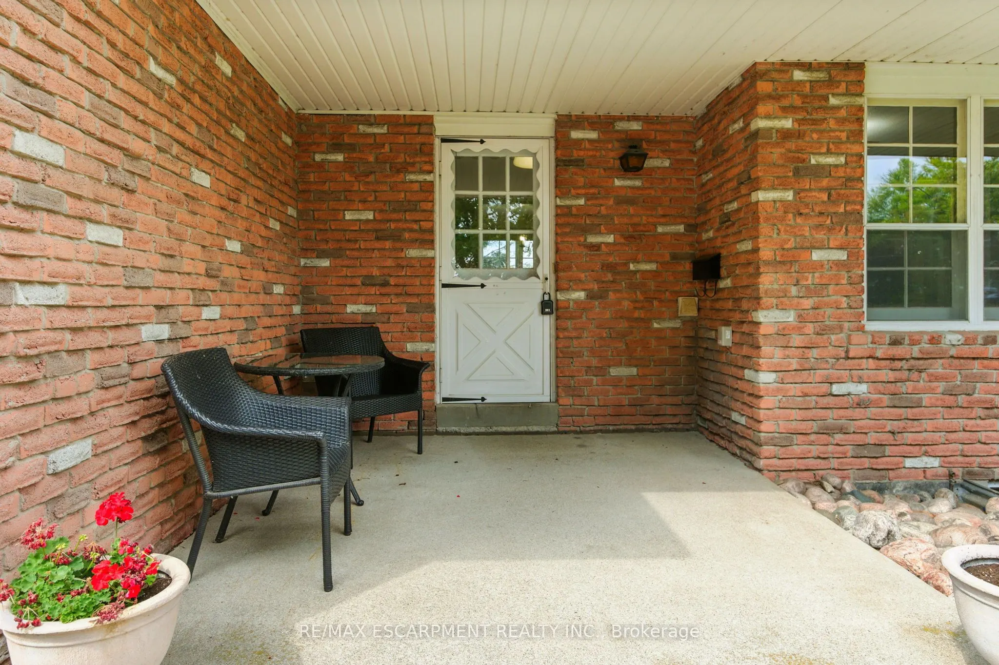 1401 Captain Court