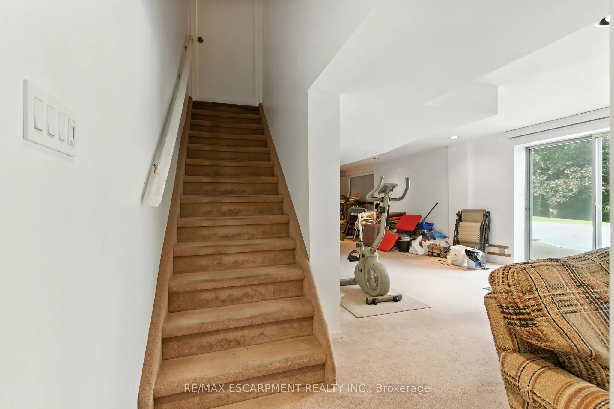 1401 Captain Court