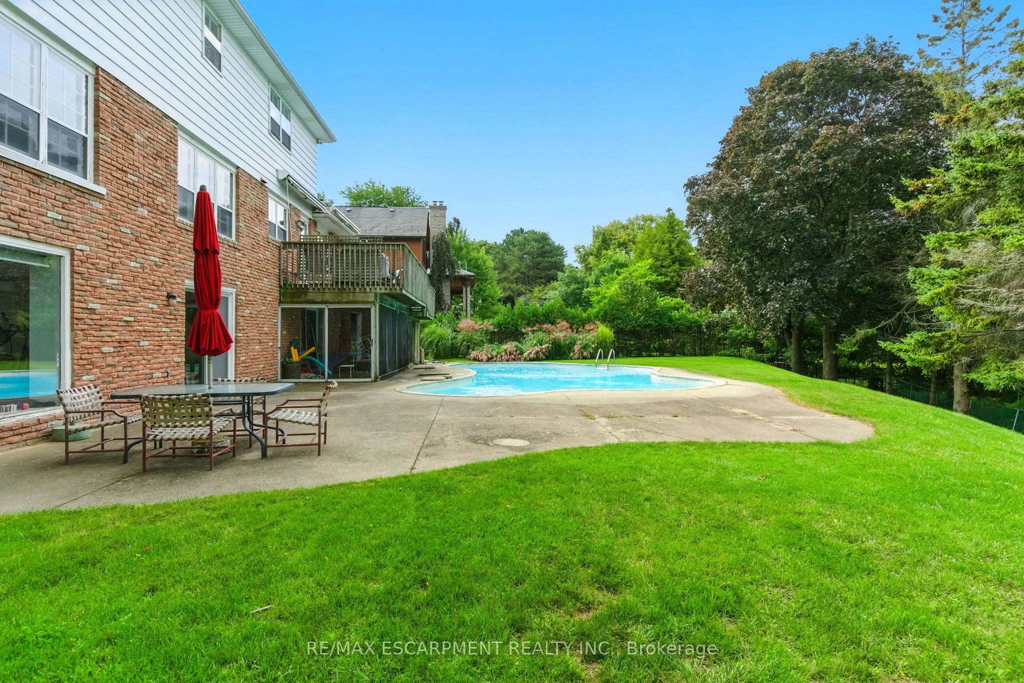 1401 Captain Court