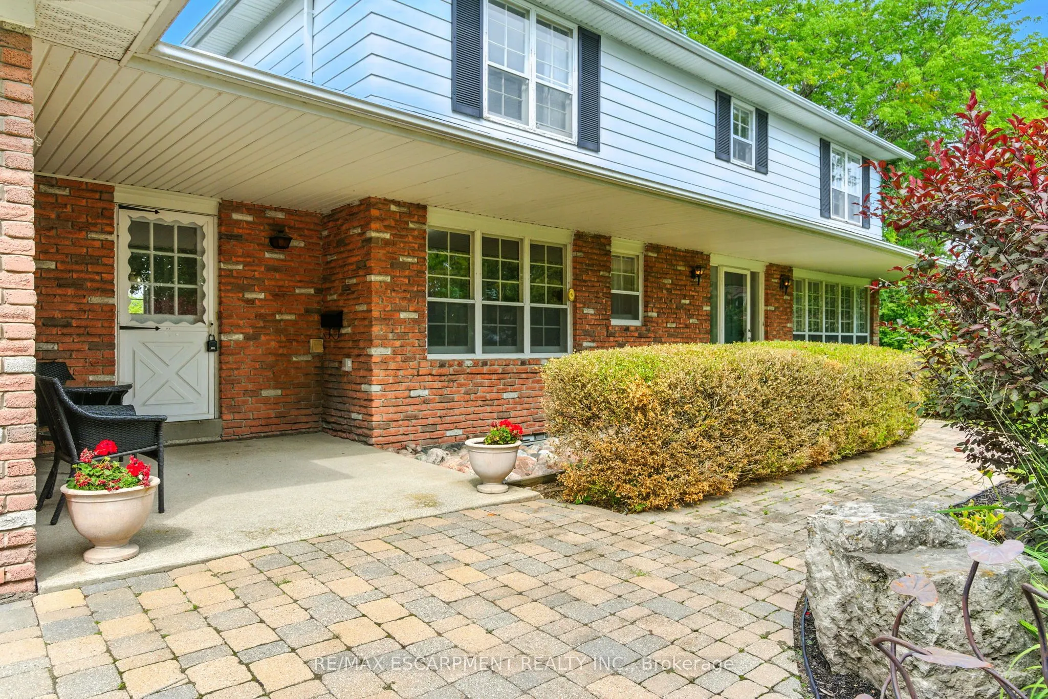 1401 Captain Court