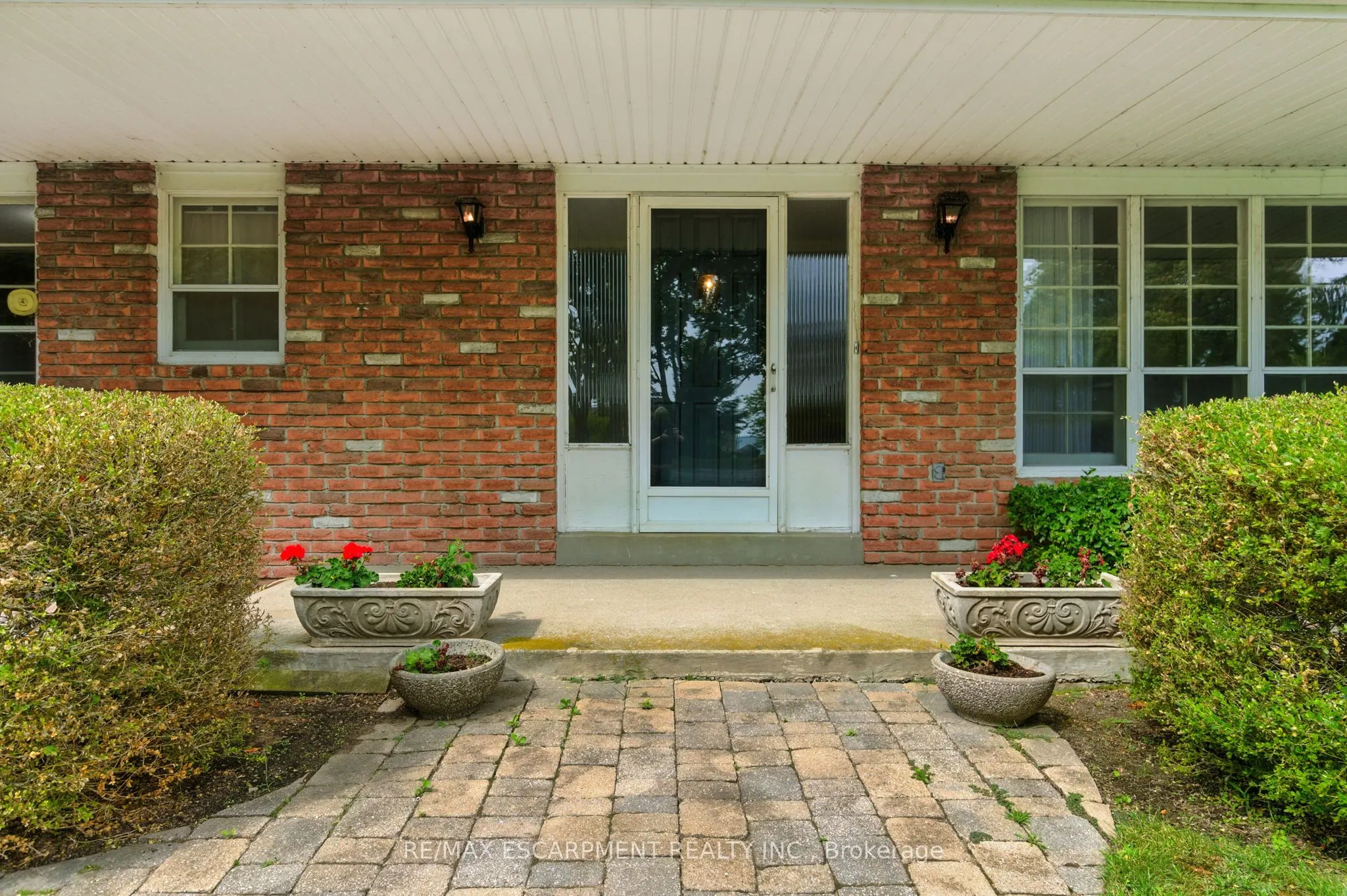 1401 Captain Court