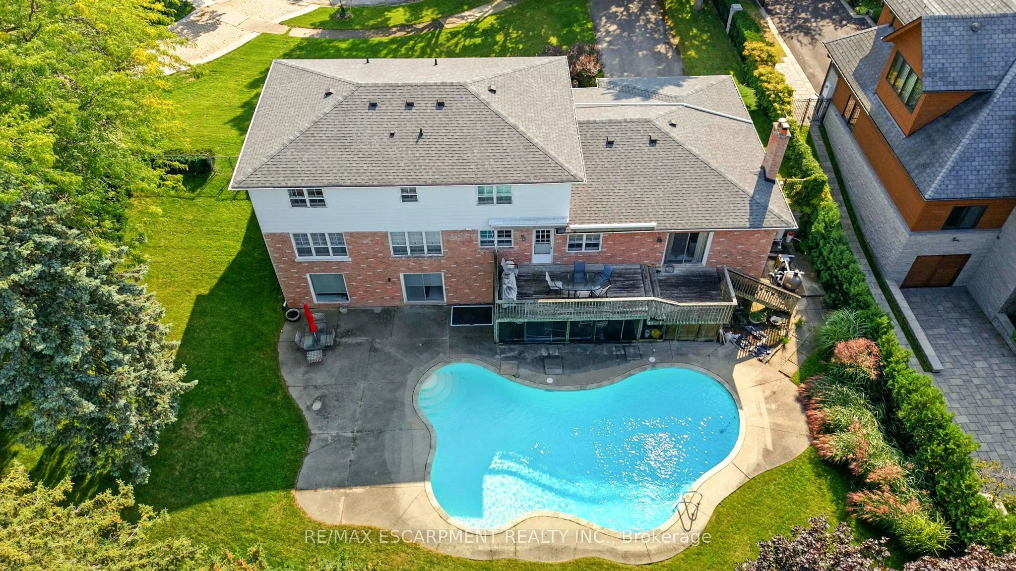 1401 Captain Court