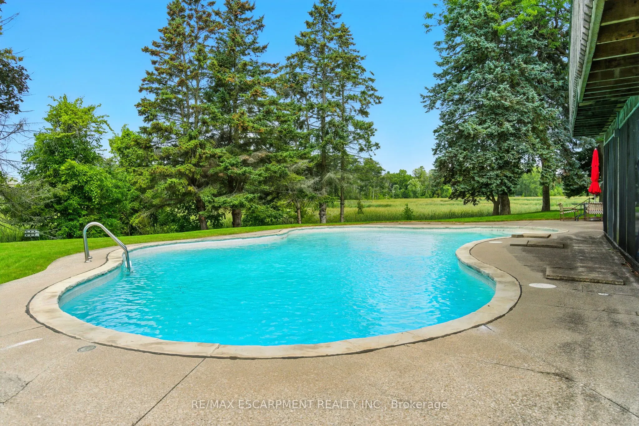1401 Captain Court