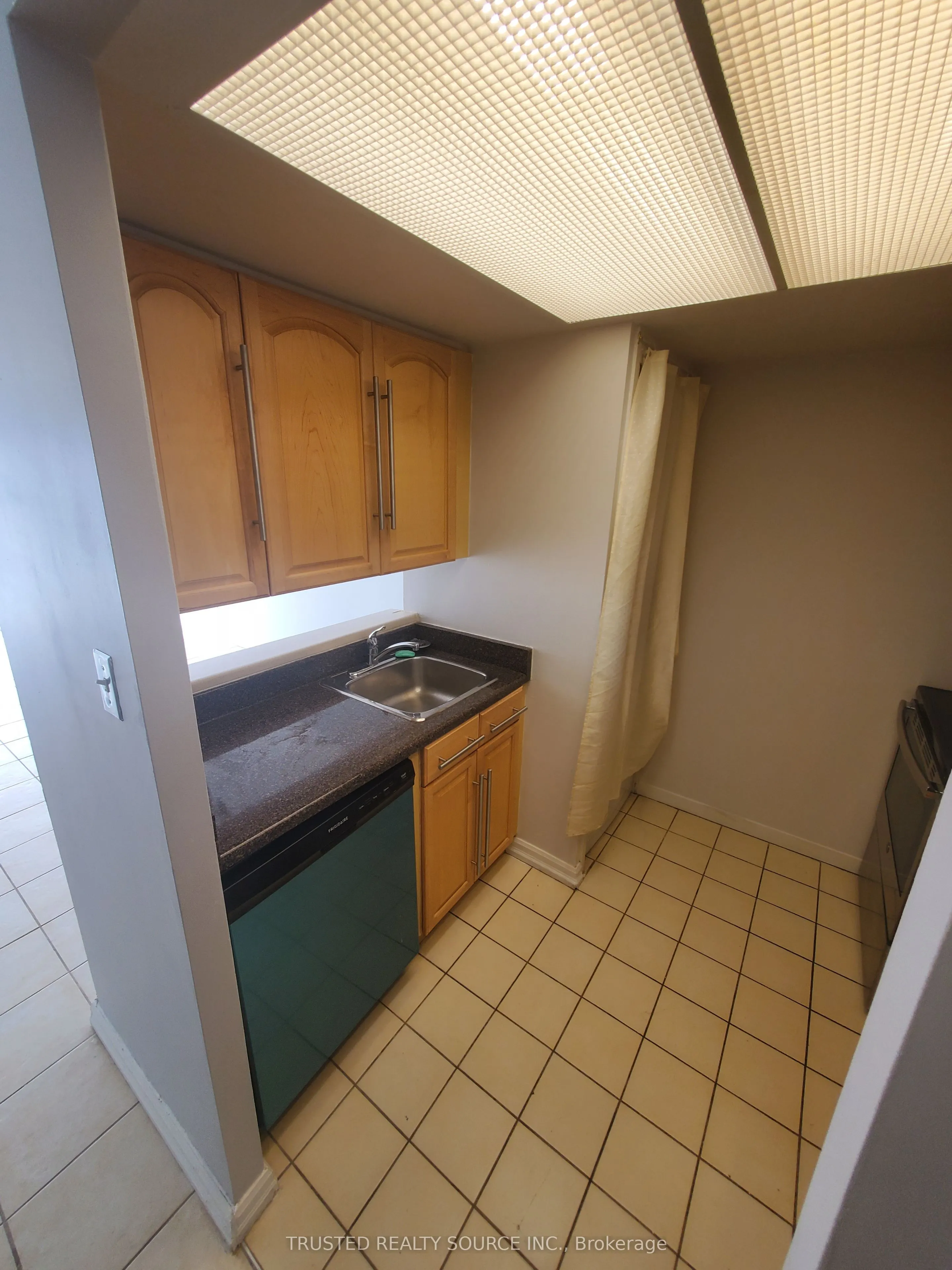 2091 Hurontario Street, #904