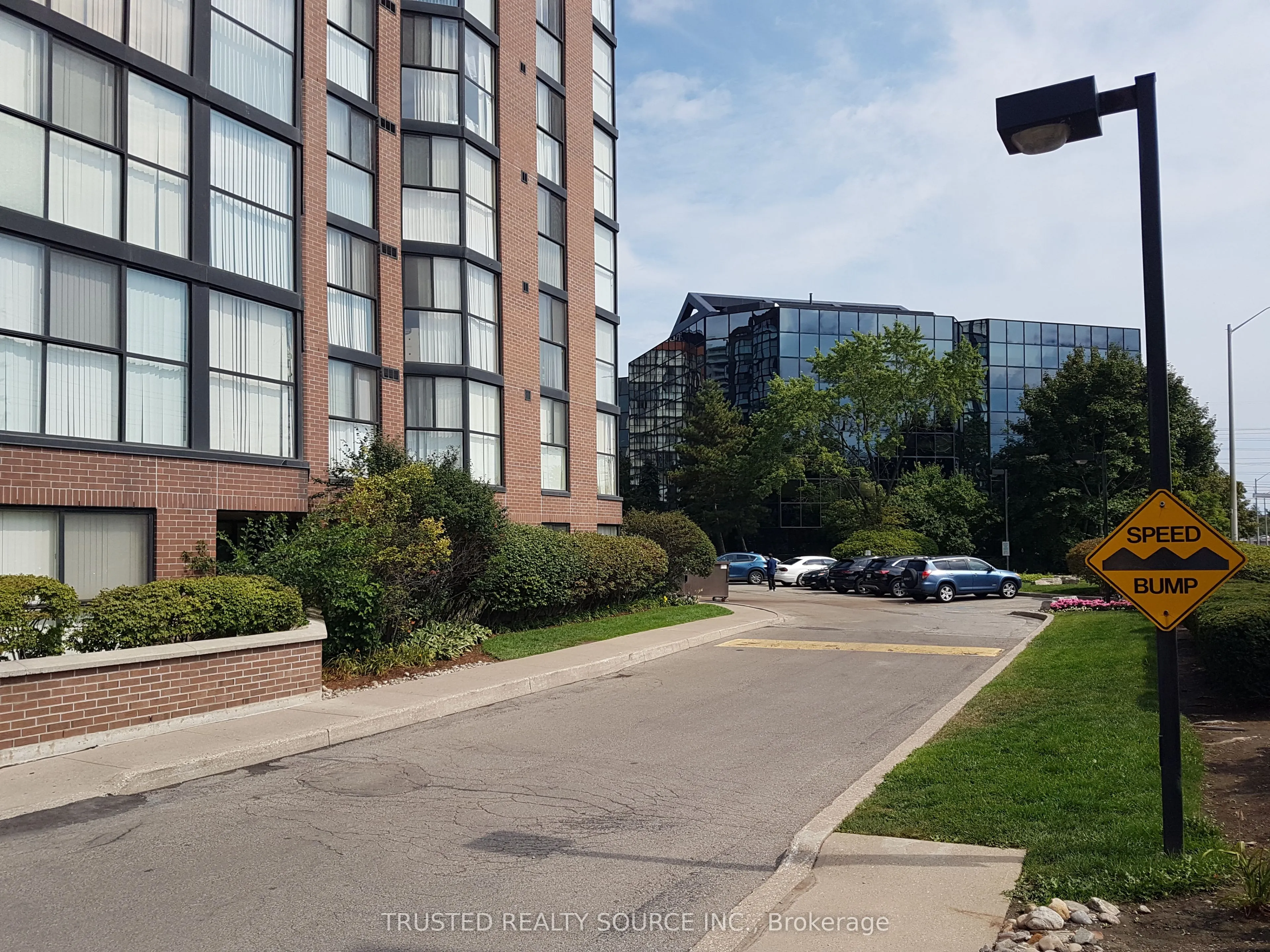 2091 Hurontario Street, #904