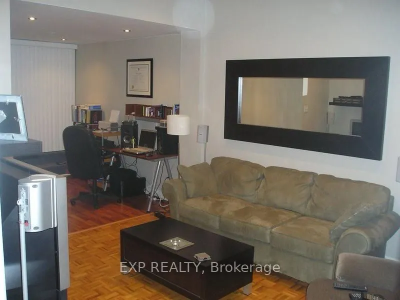 3060 Dundas Street W, #Main