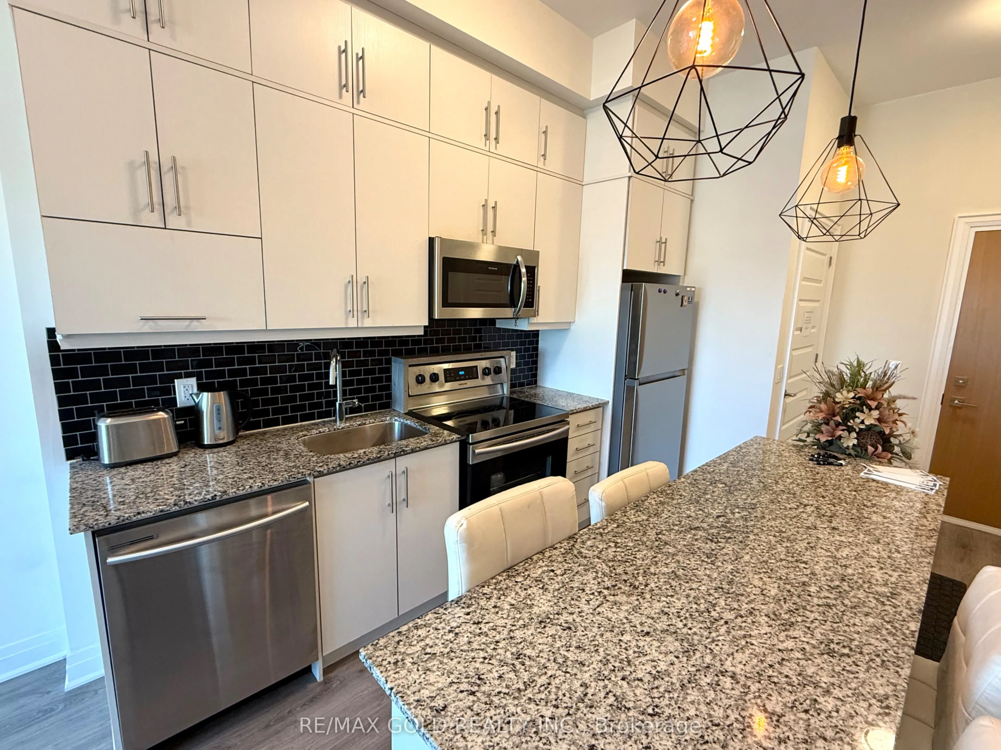 128 Grovewood Common, #608