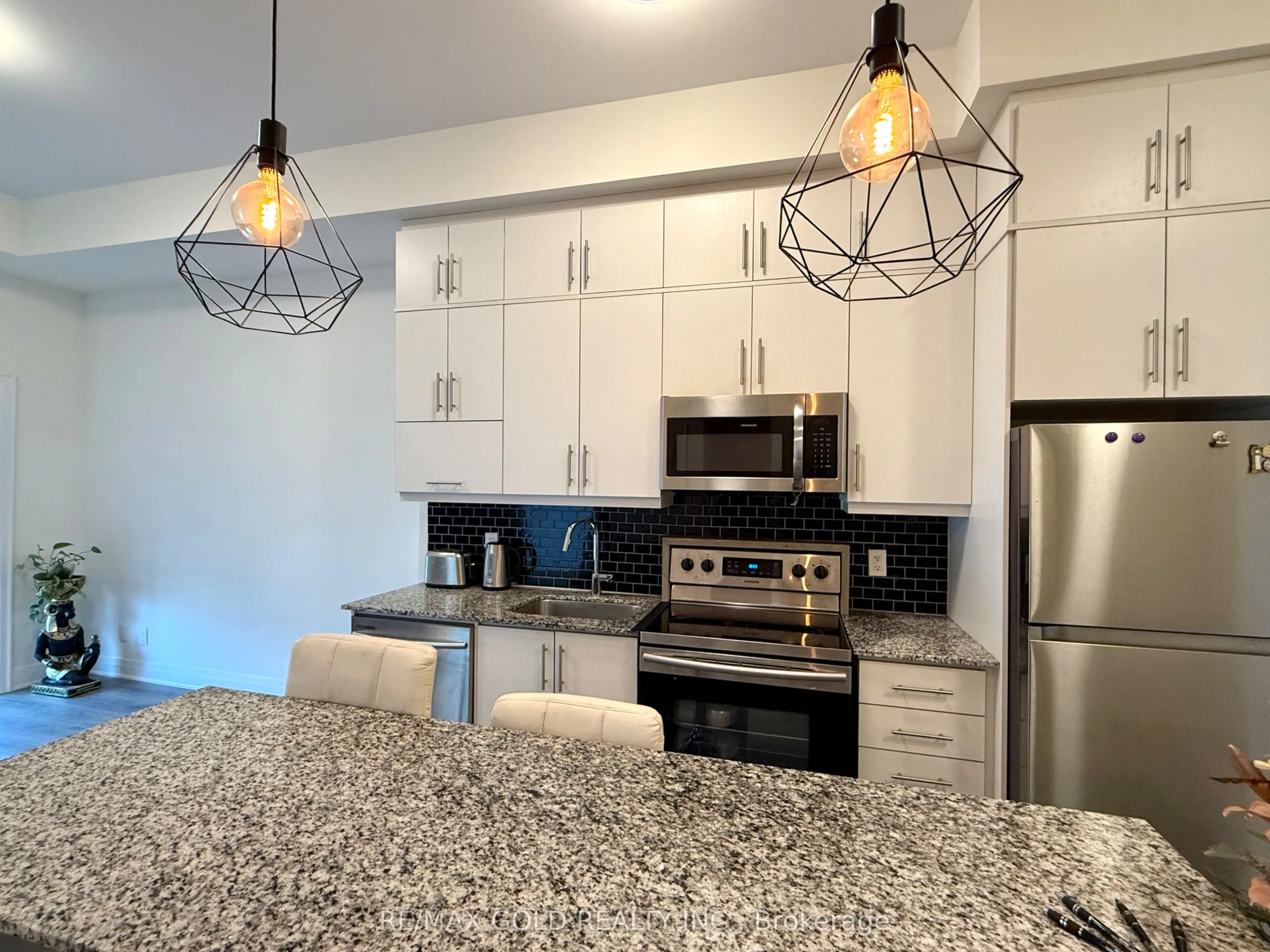 128 Grovewood Common, #608