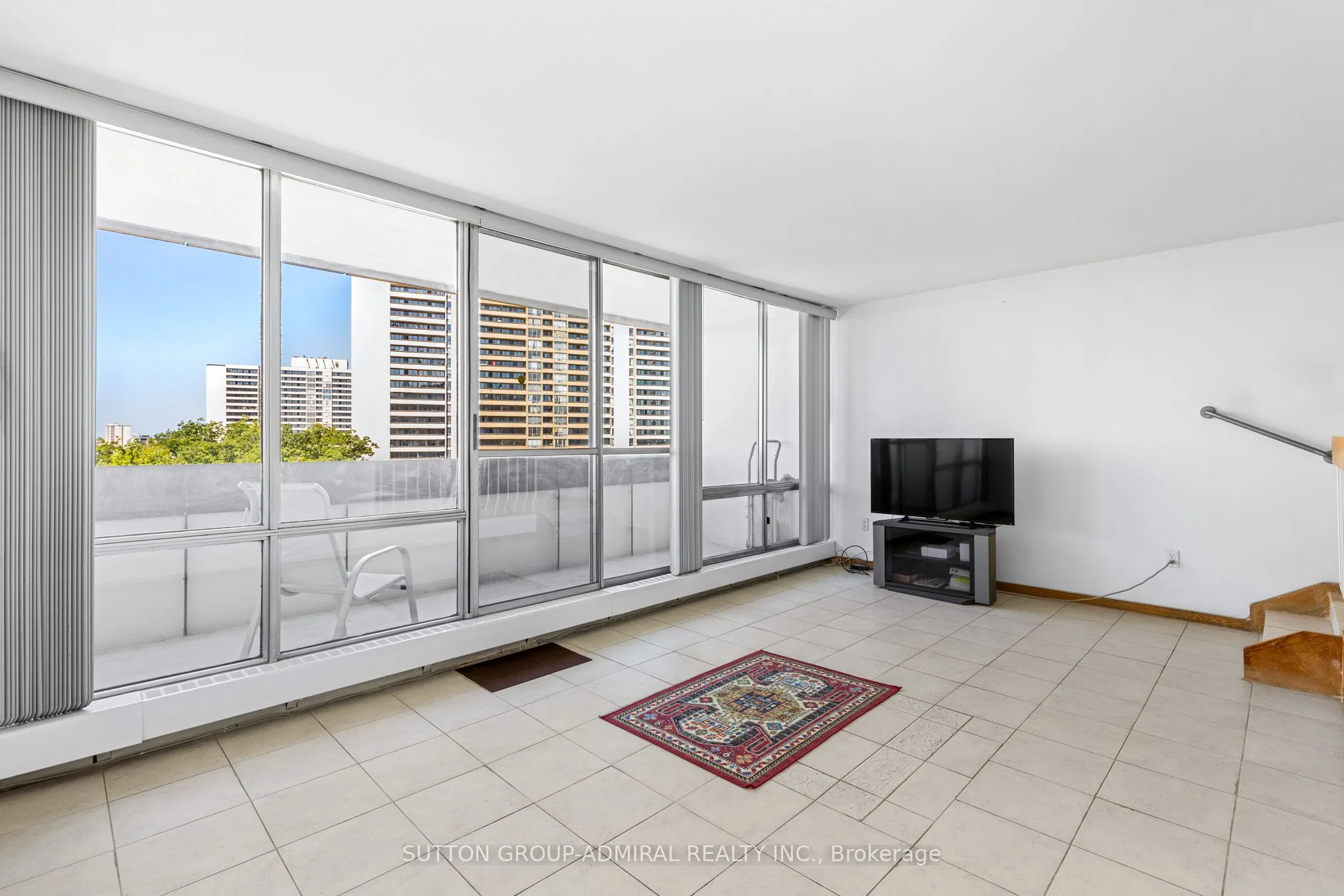 455 Sentinel Road, #806