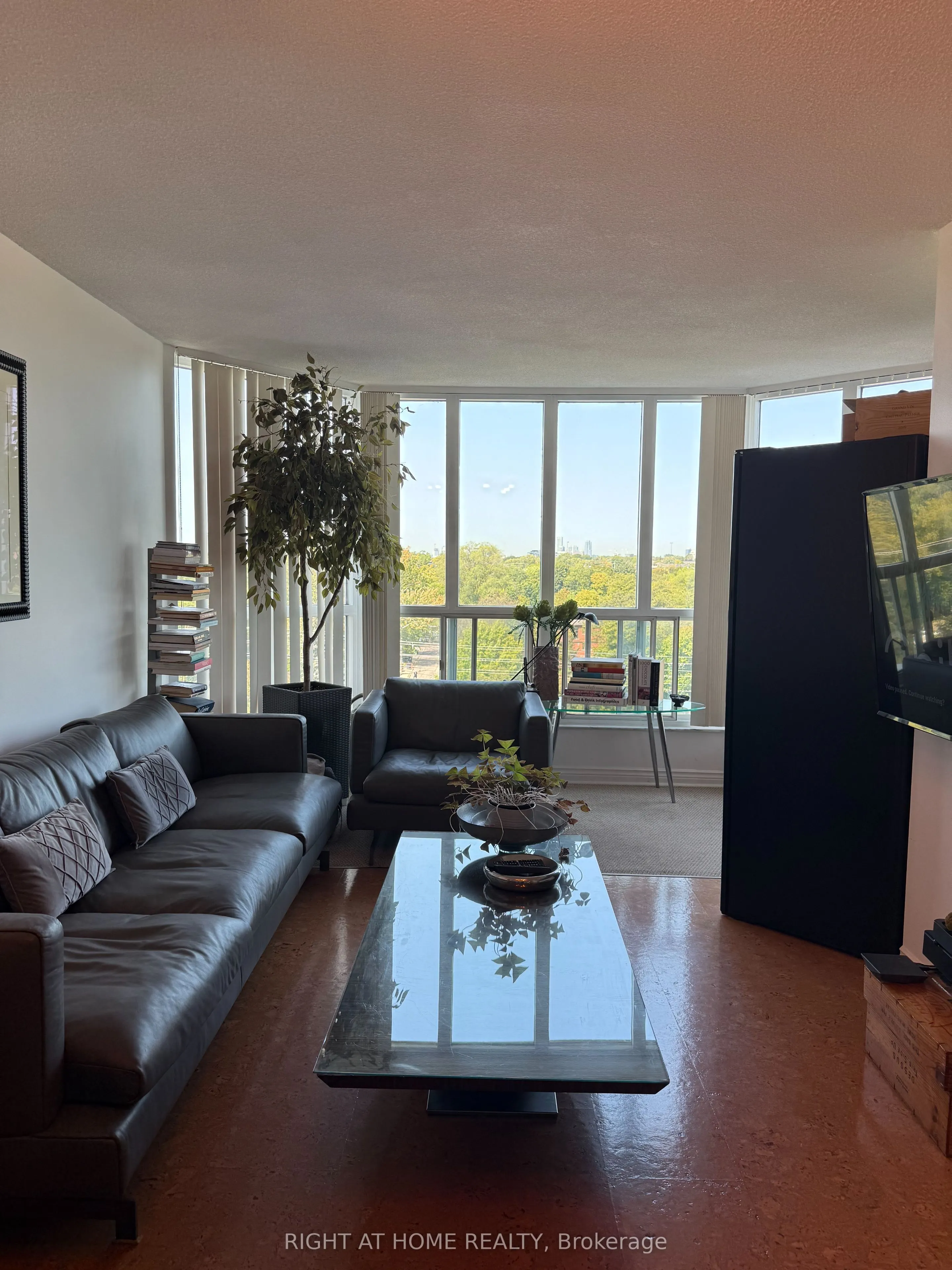 2285 Lake Shore Boulevard W, #606