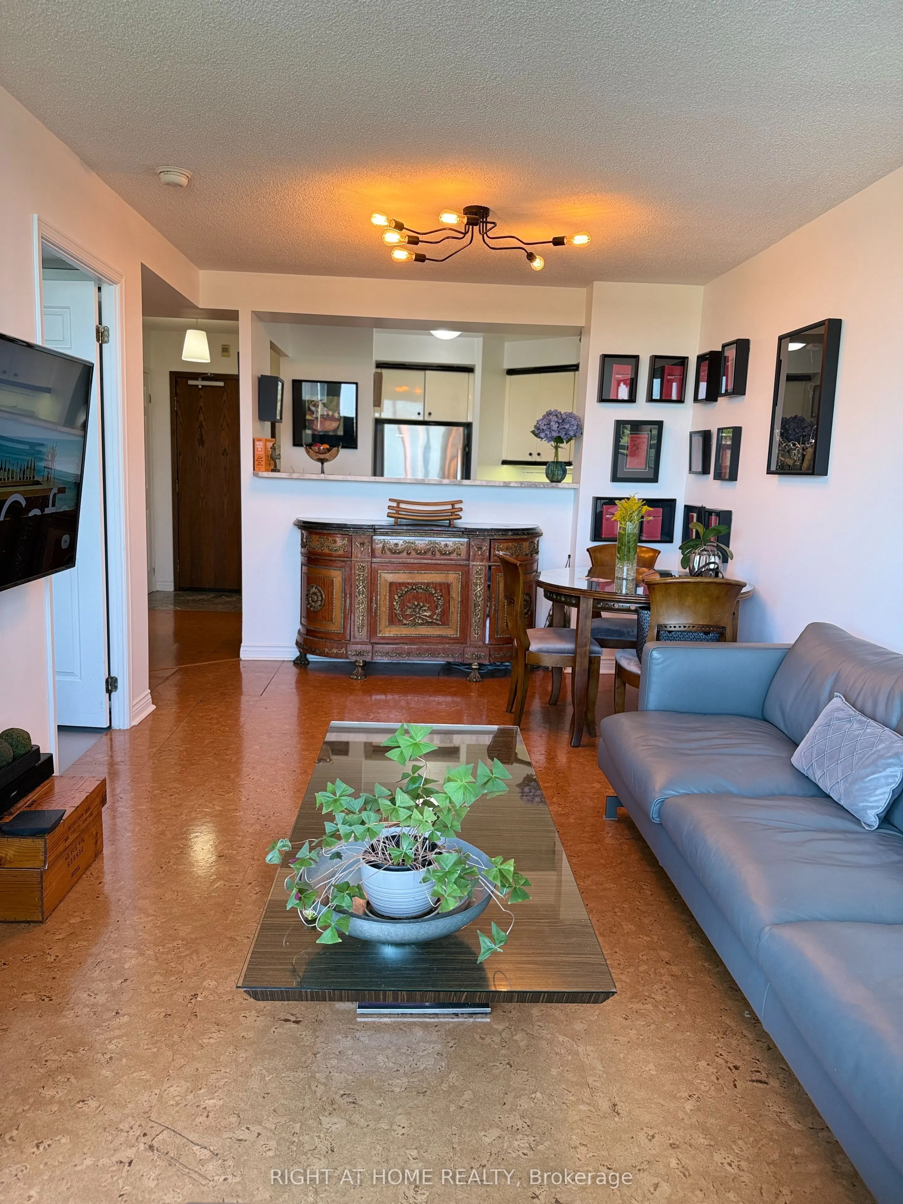 2285 Lake Shore Boulevard W, #606