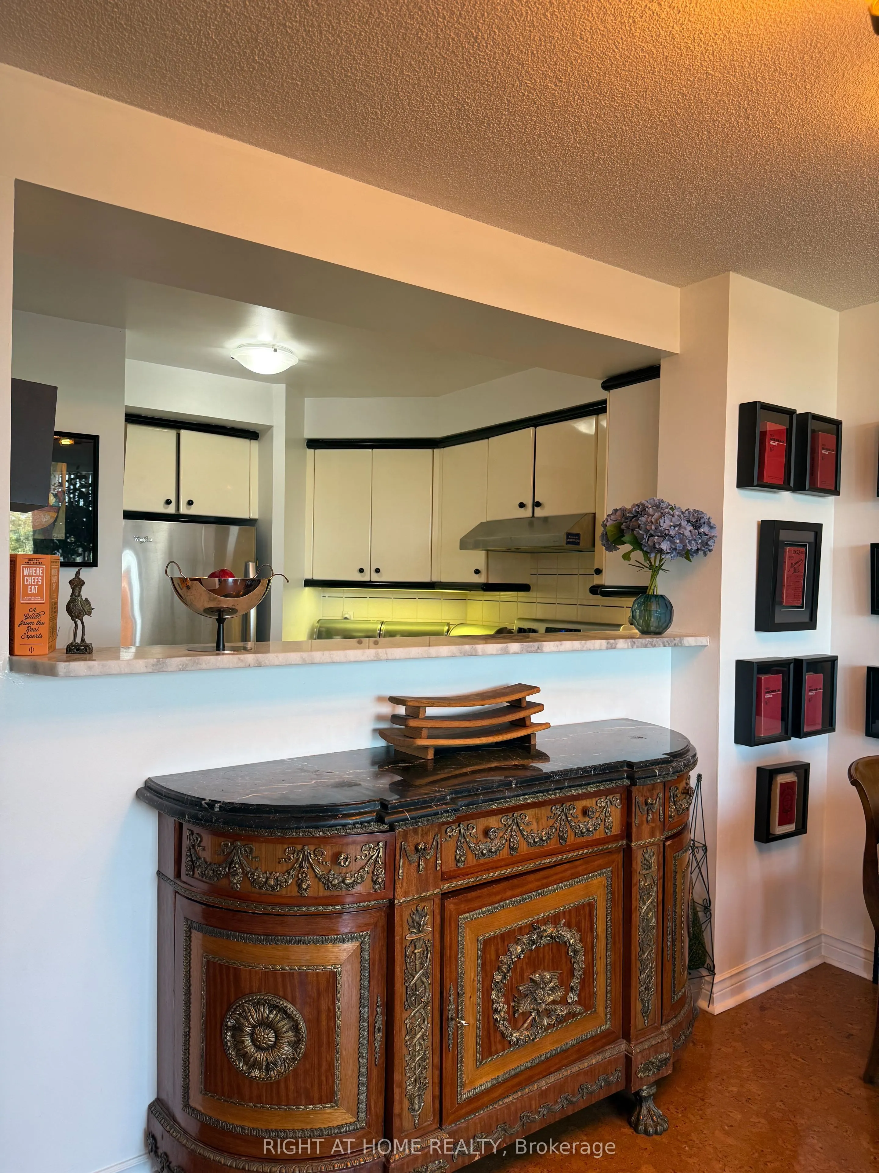 2285 Lake Shore Boulevard W, #606