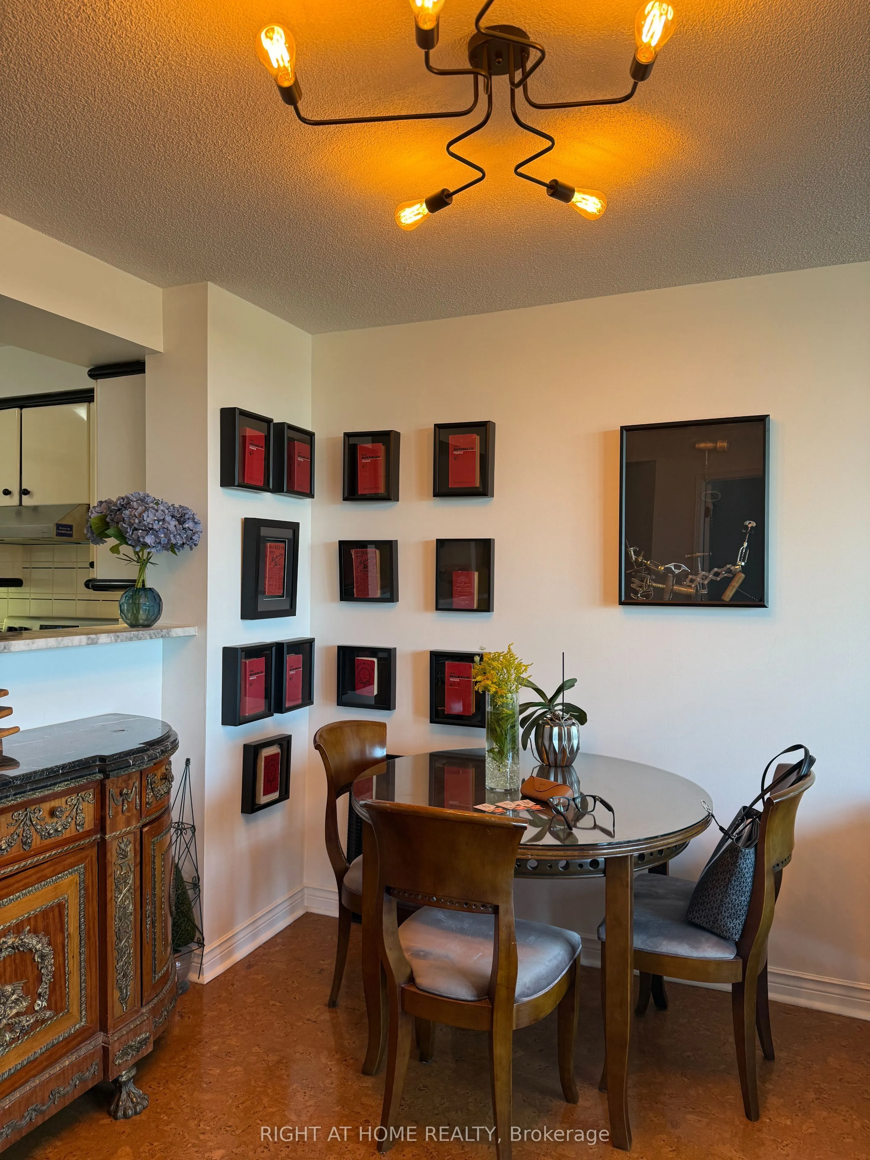 2285 Lake Shore Boulevard W, #606