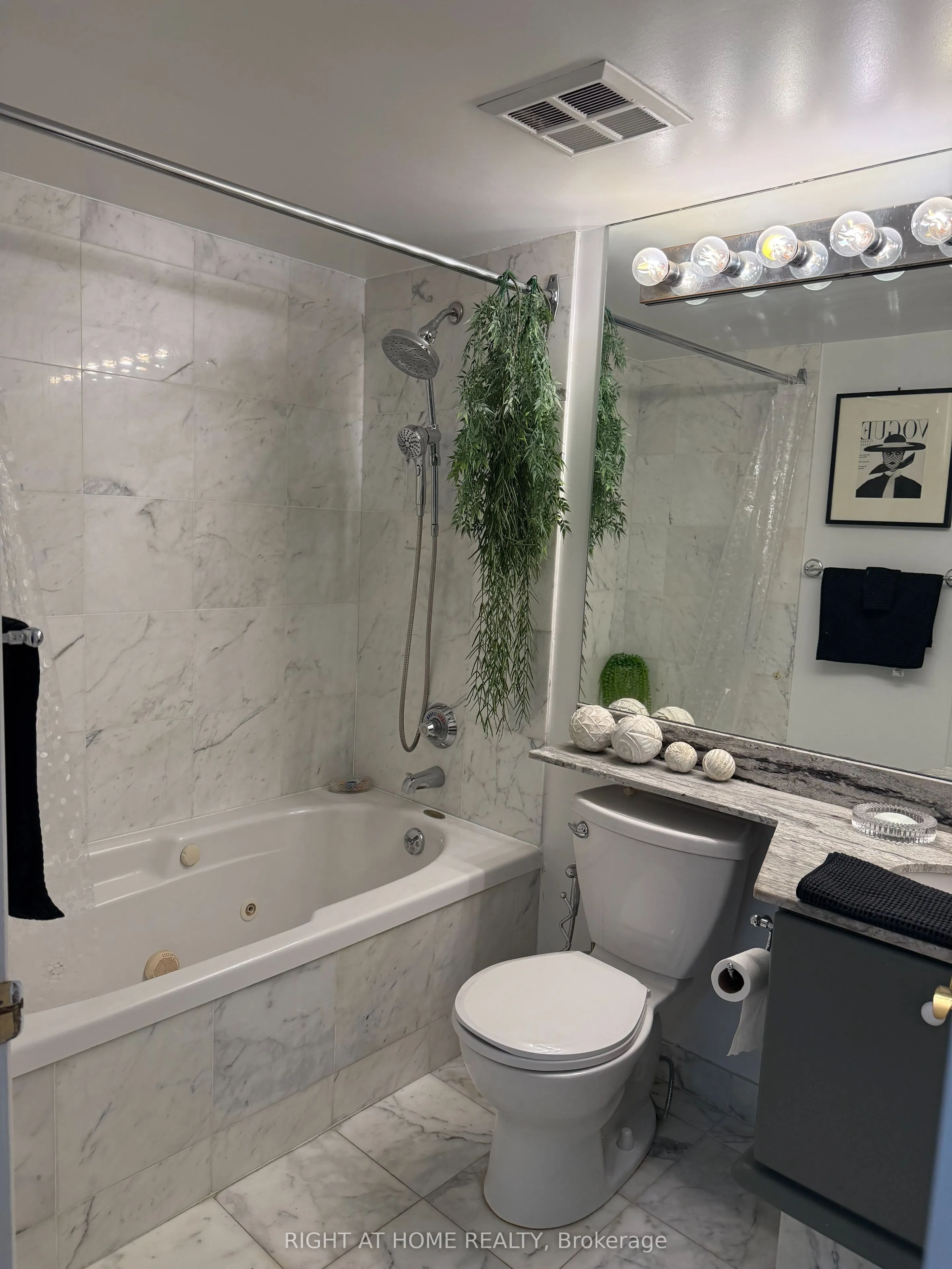 2285 Lake Shore Boulevard W, #606