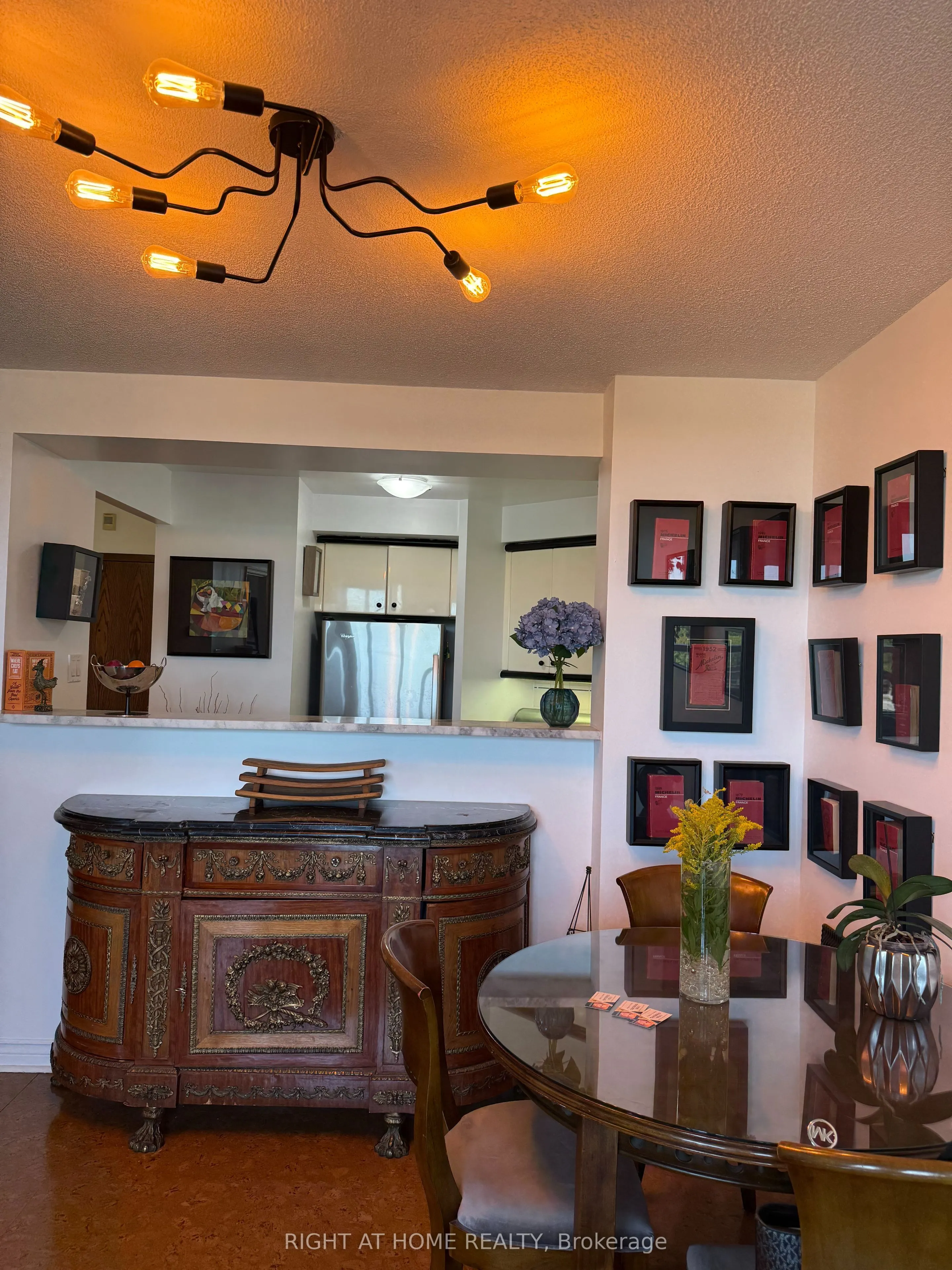 2285 Lake Shore Boulevard W, #606