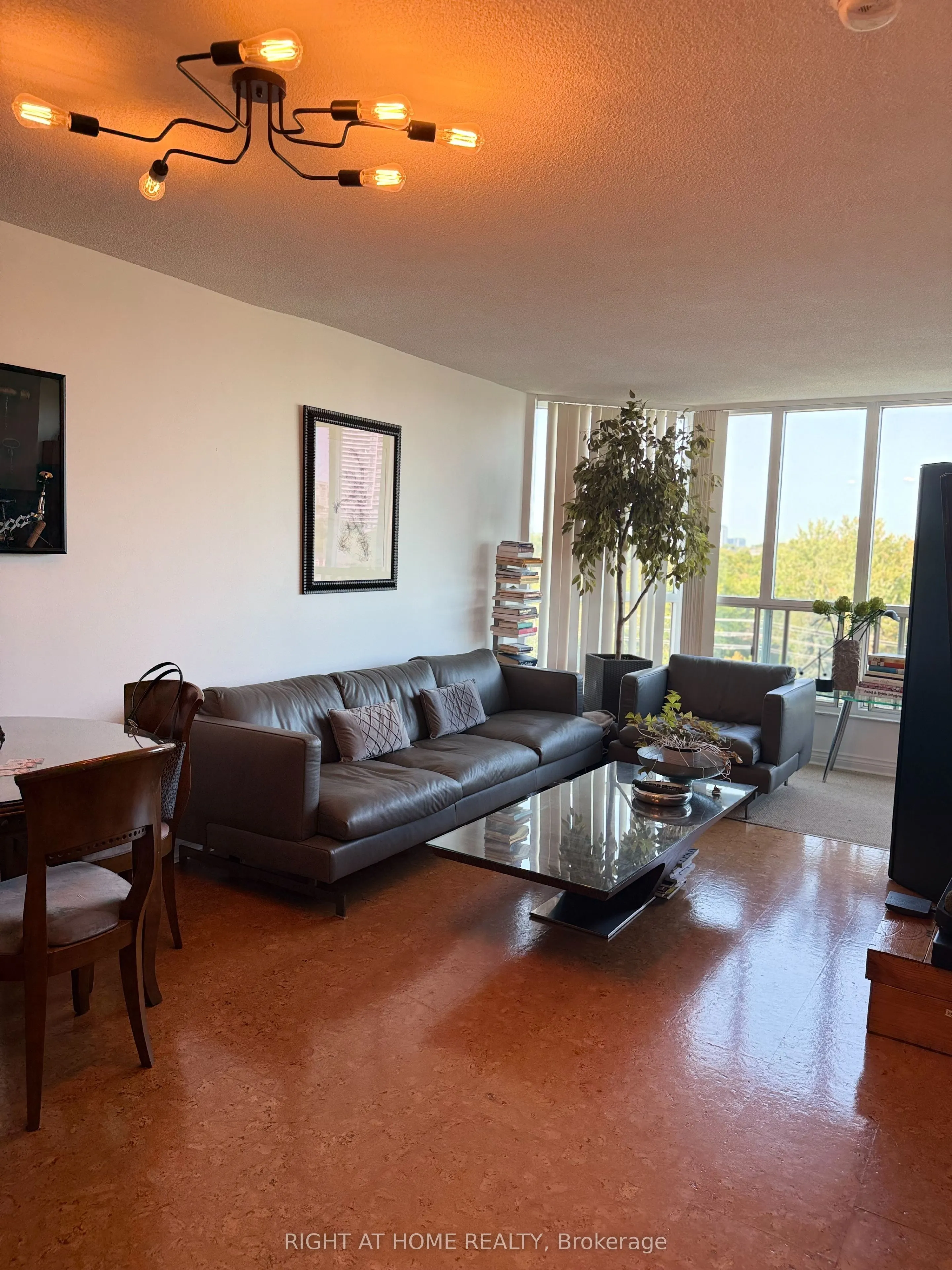 2285 Lake Shore Boulevard W, #606