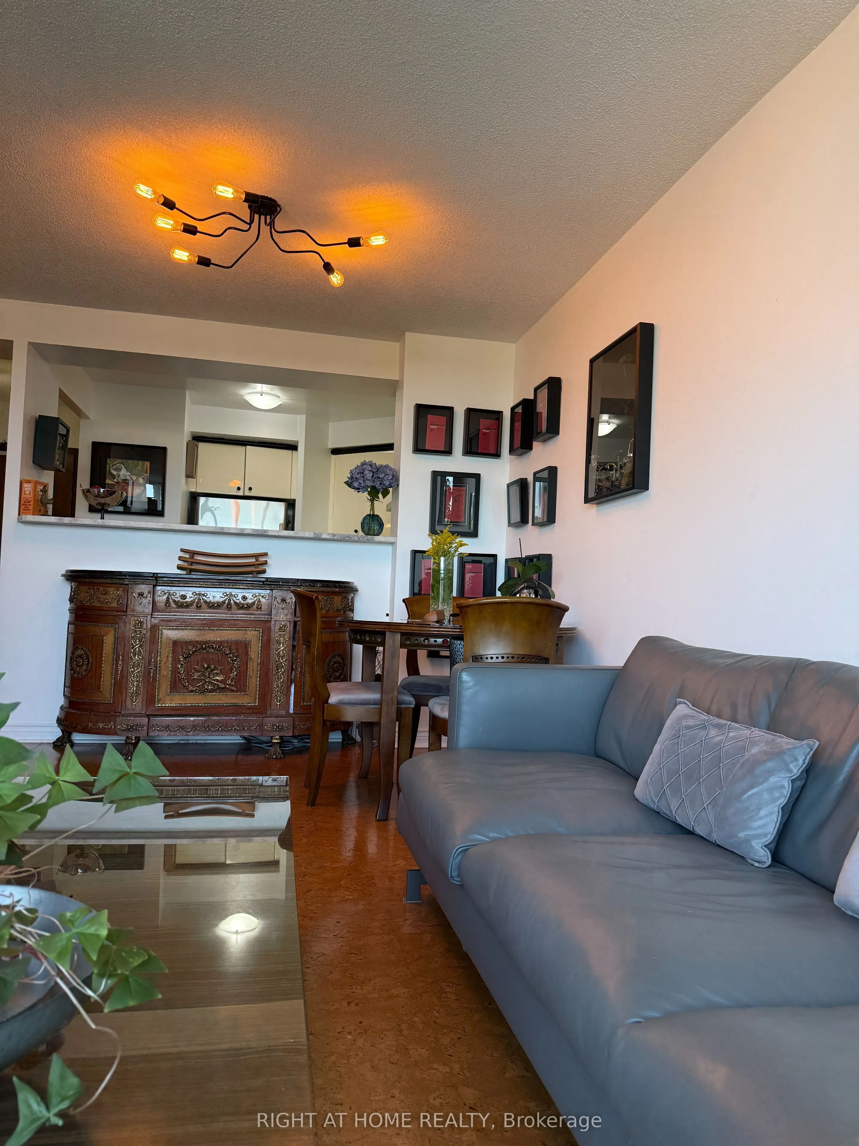 2285 Lake Shore Boulevard W, #606