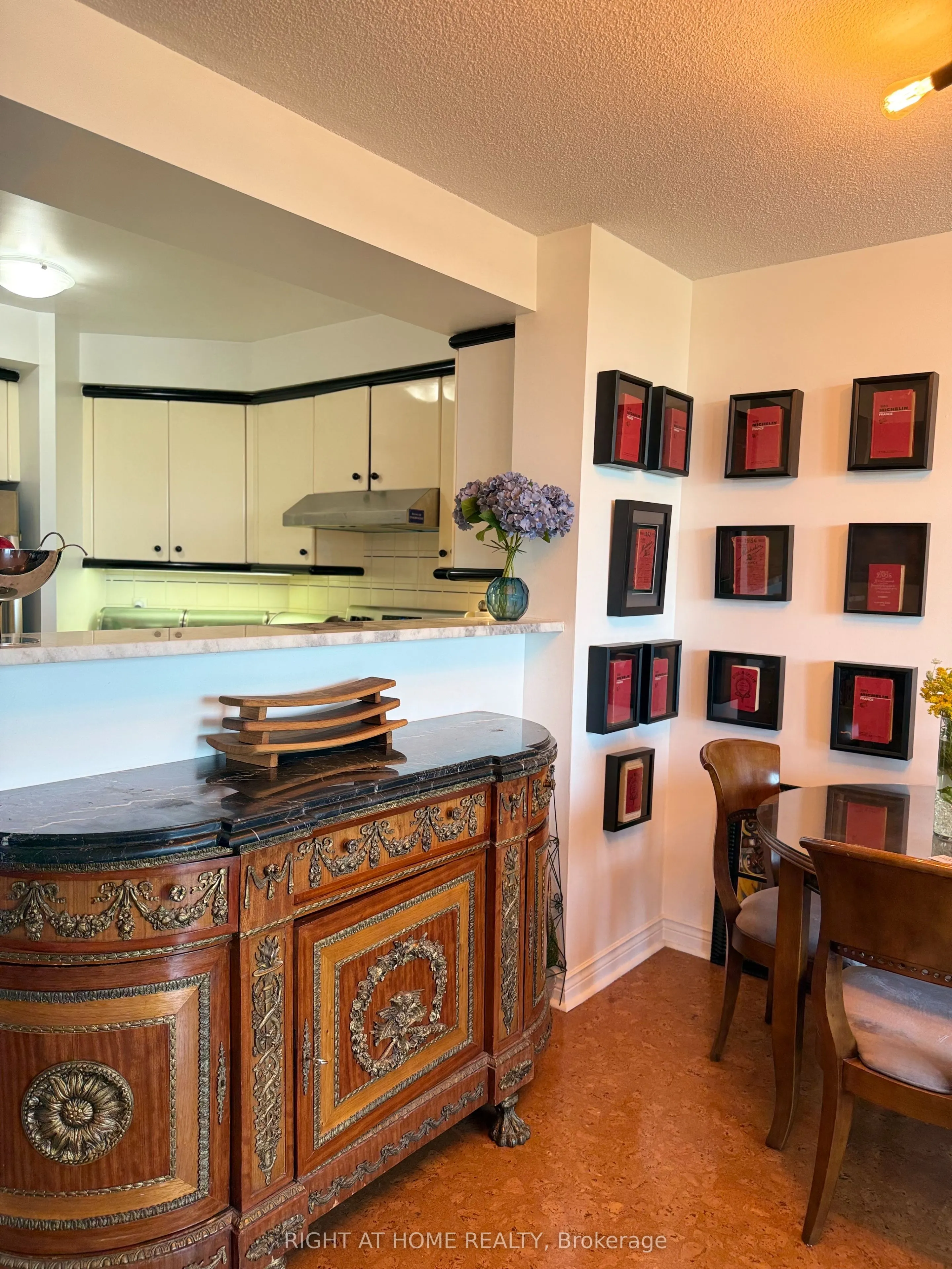 2285 Lake Shore Boulevard W, #606