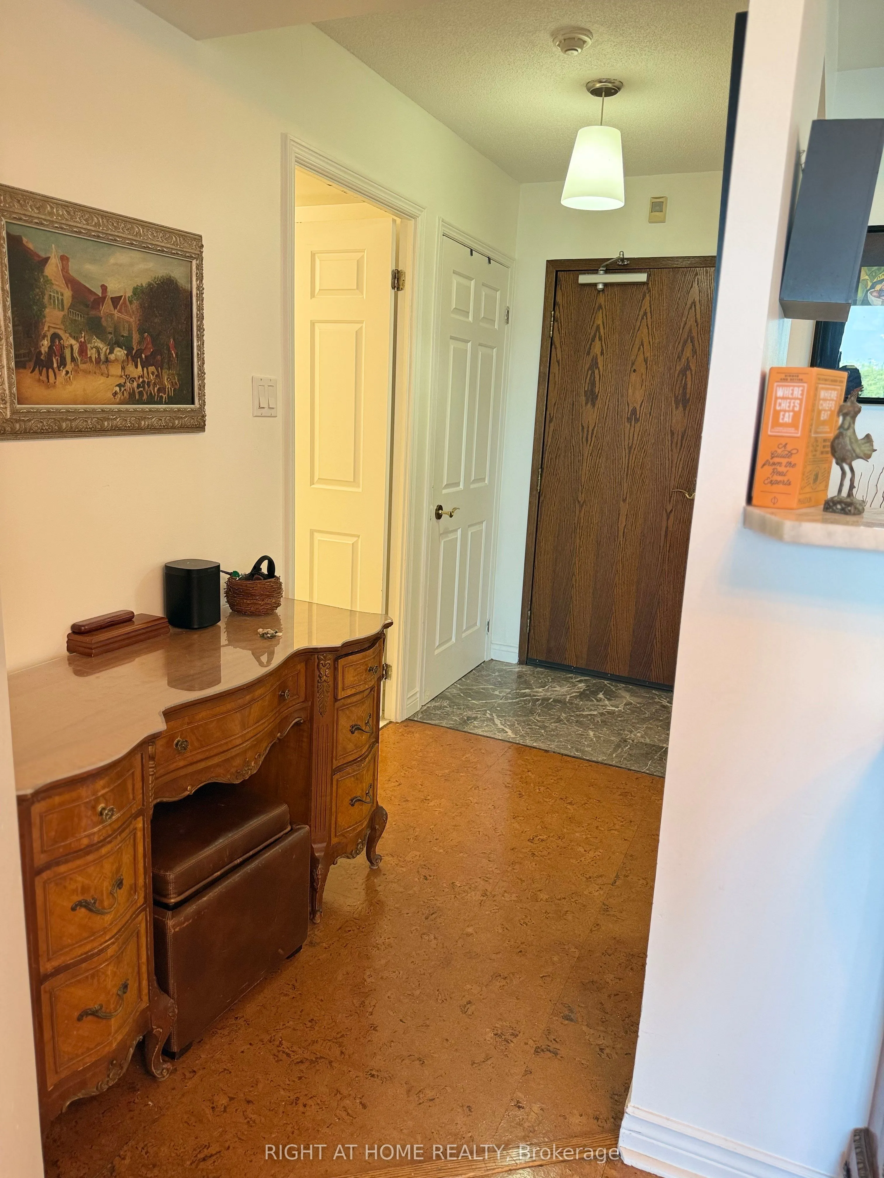 2285 Lake Shore Boulevard W, #606