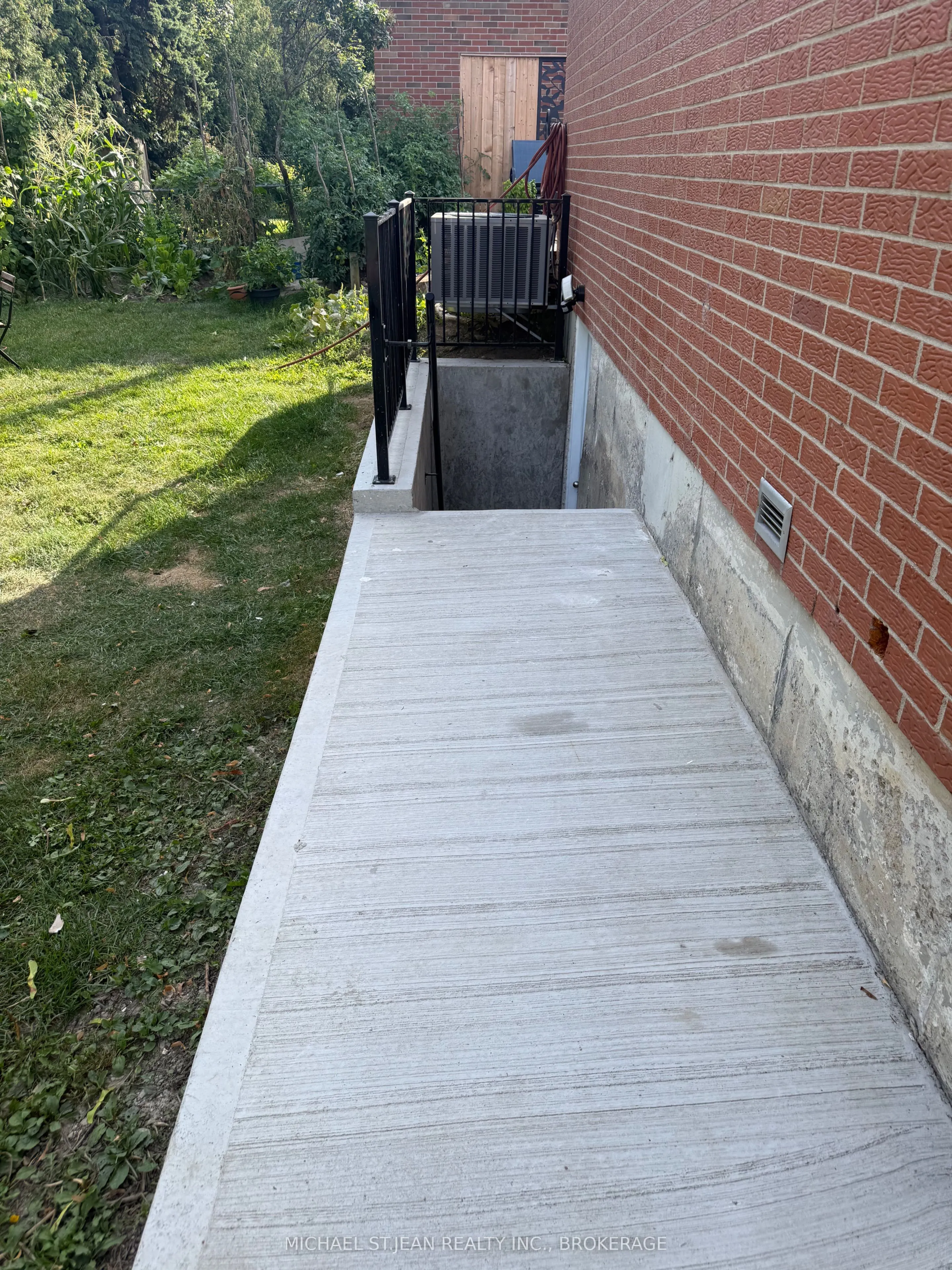 2034 Waycross Crescent, #Basement