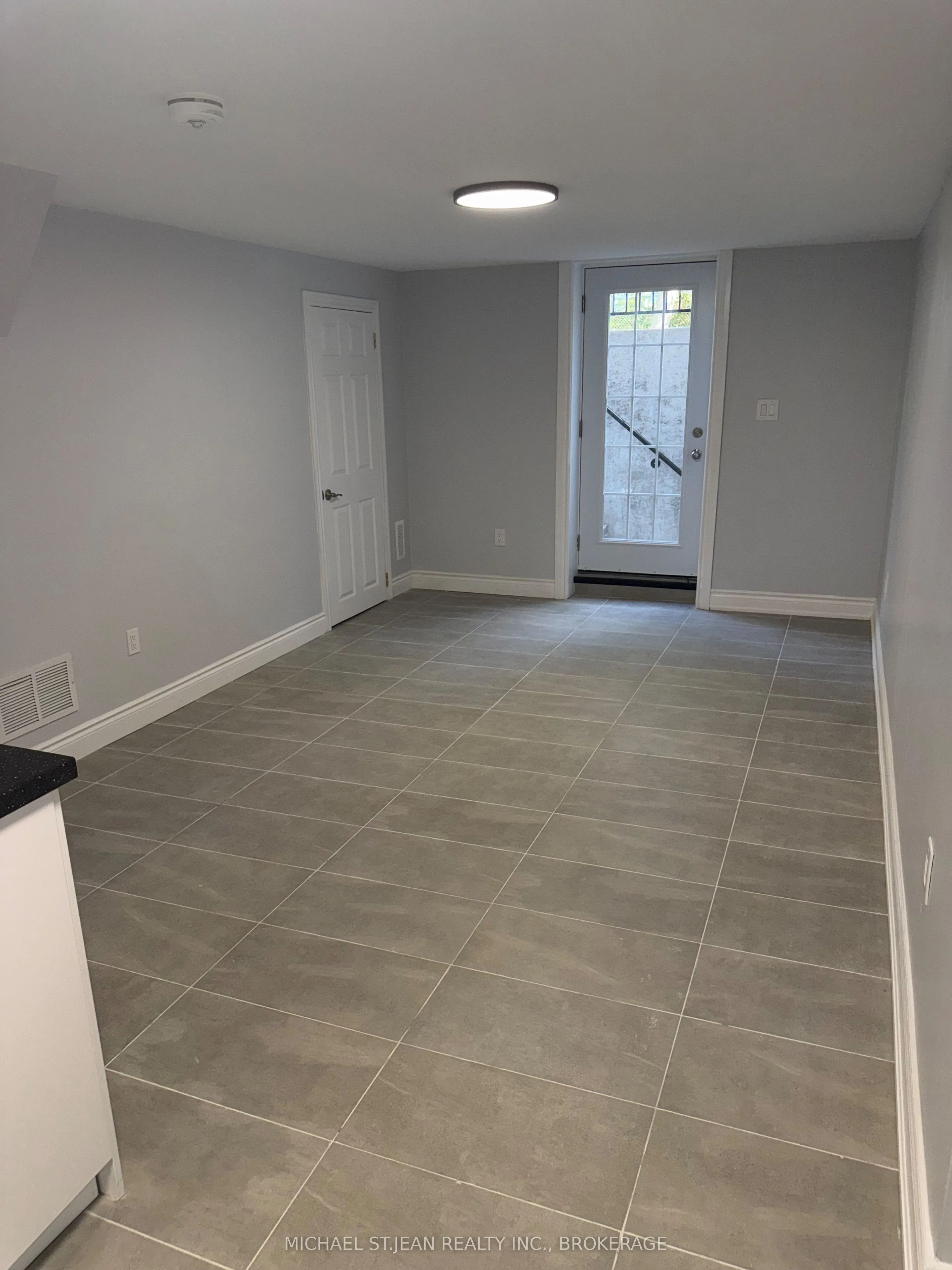 2034 Waycross Crescent, #Basement
