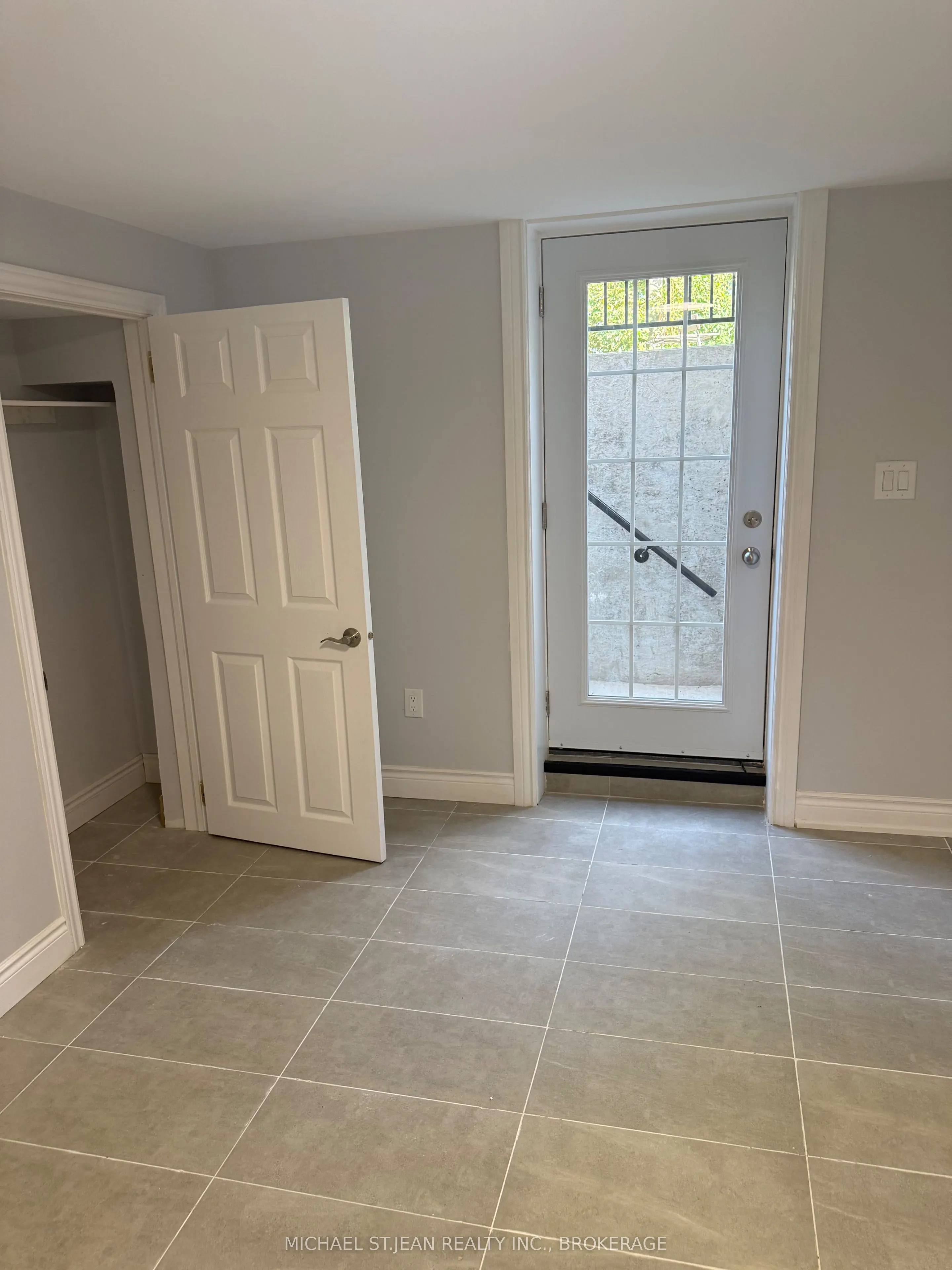 2034 Waycross Crescent, #Basement