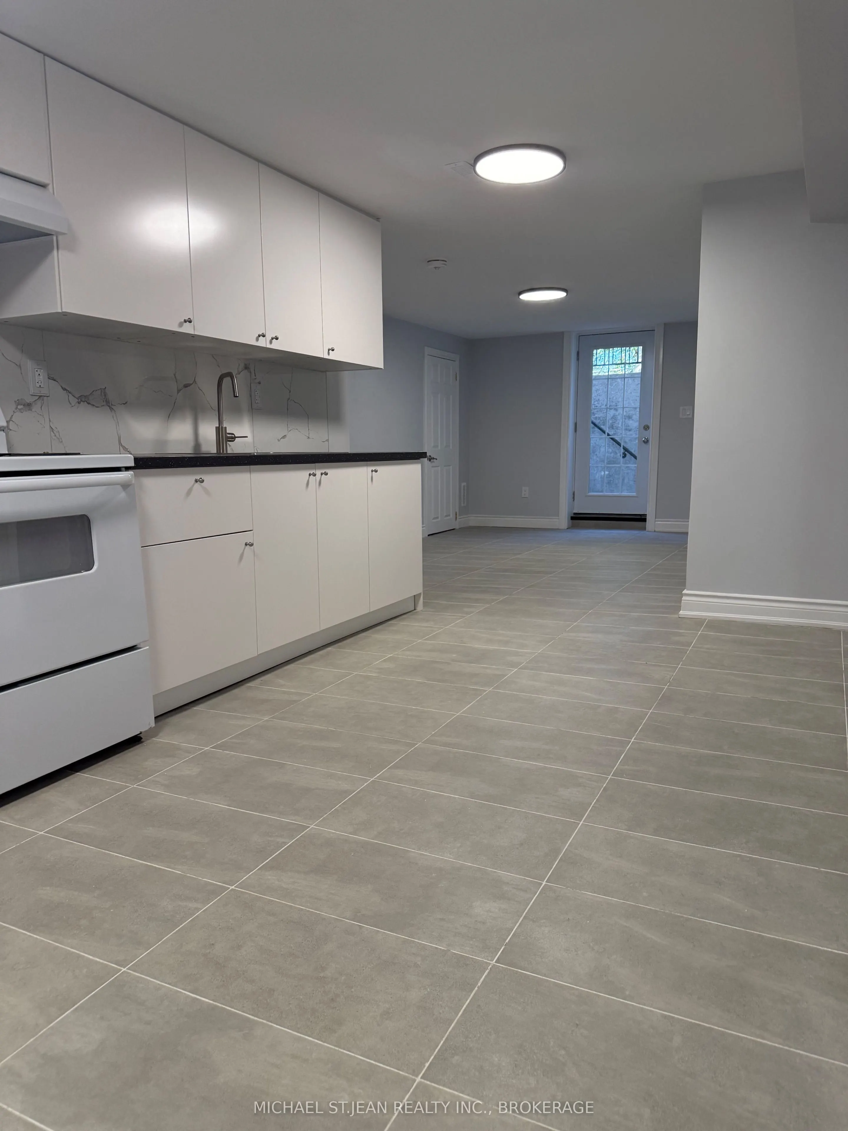 2034 Waycross Crescent, #Basement