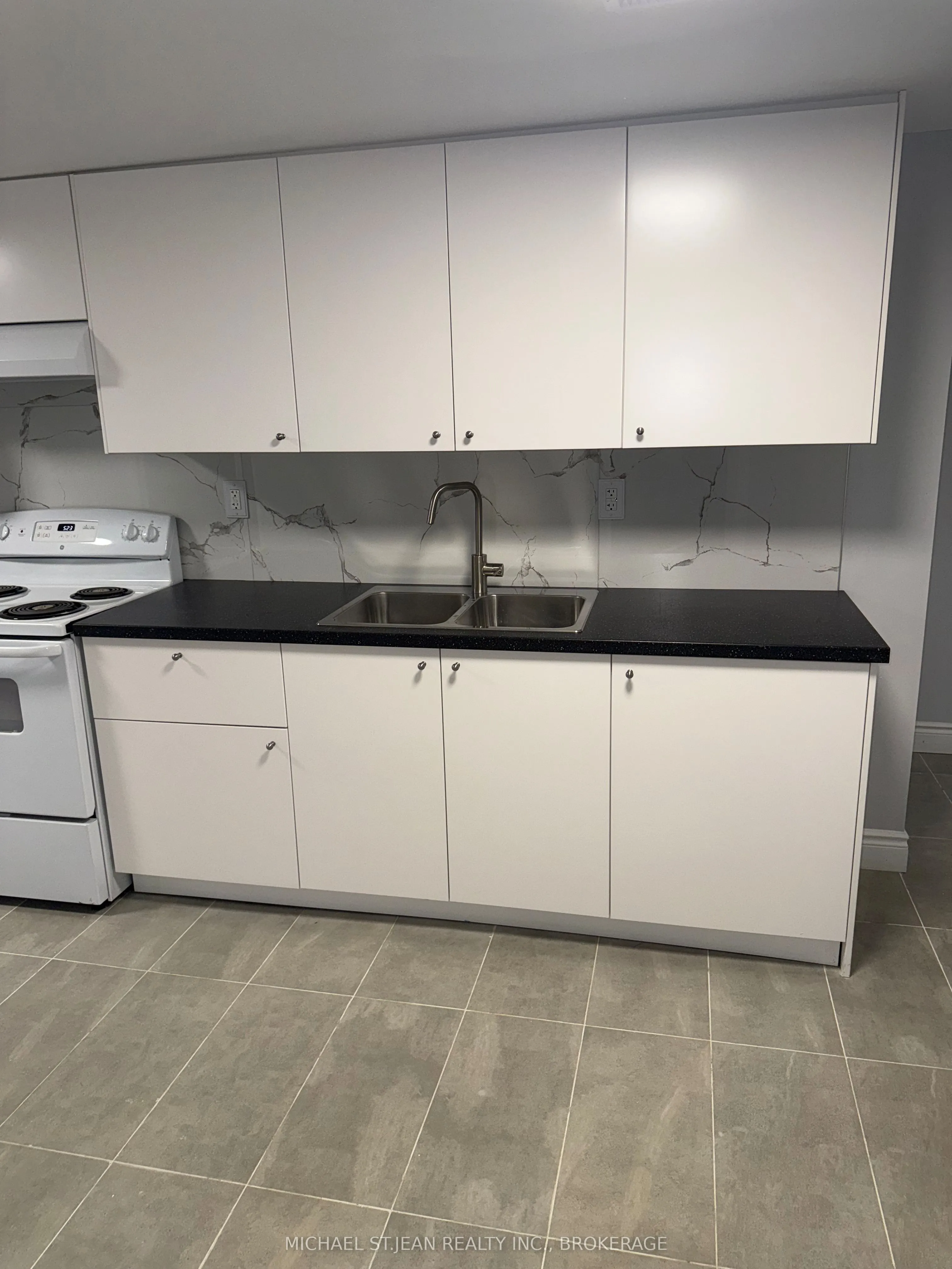 2034 Waycross Crescent, #Basement