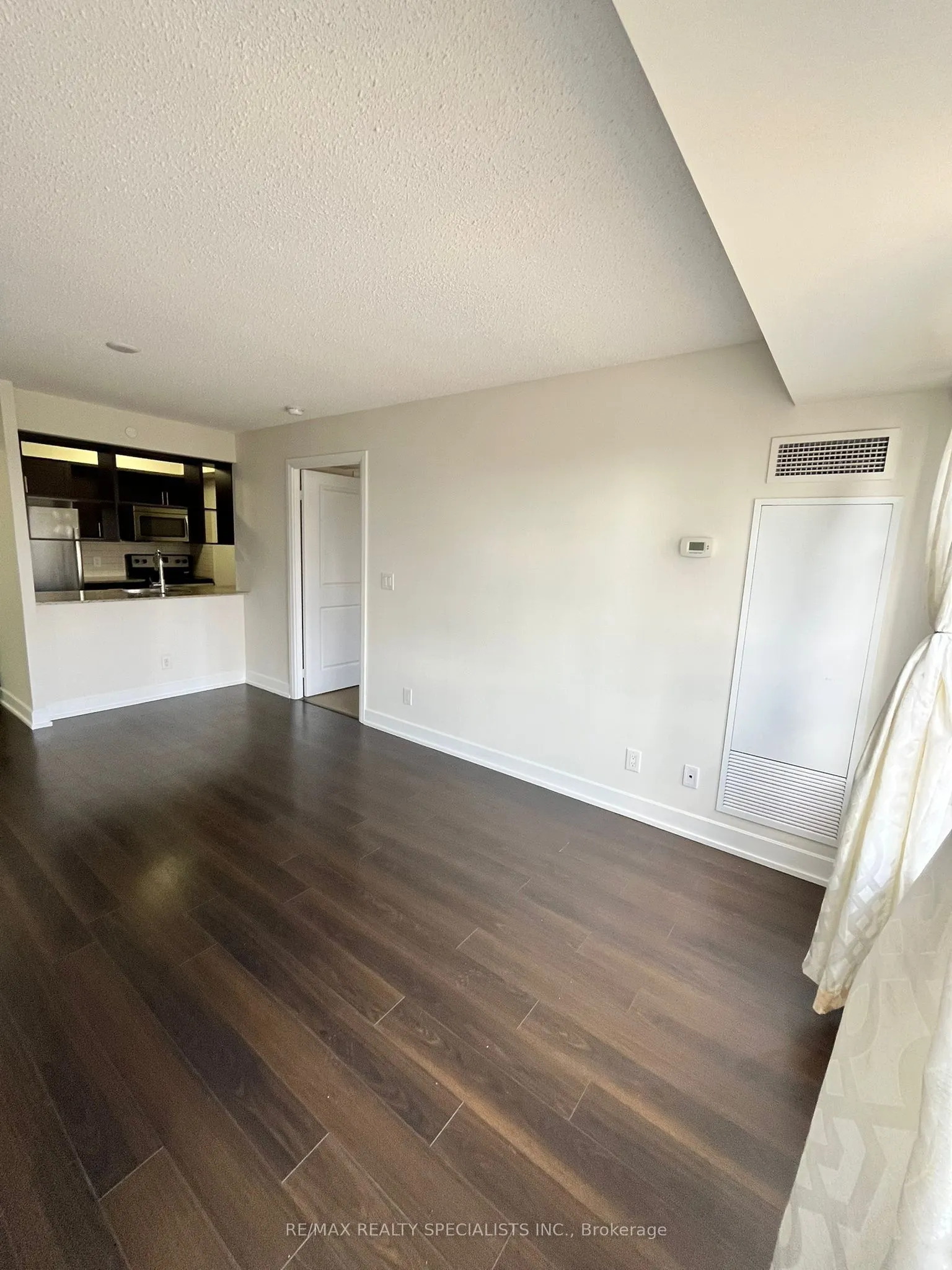 2 Eva Road, #925