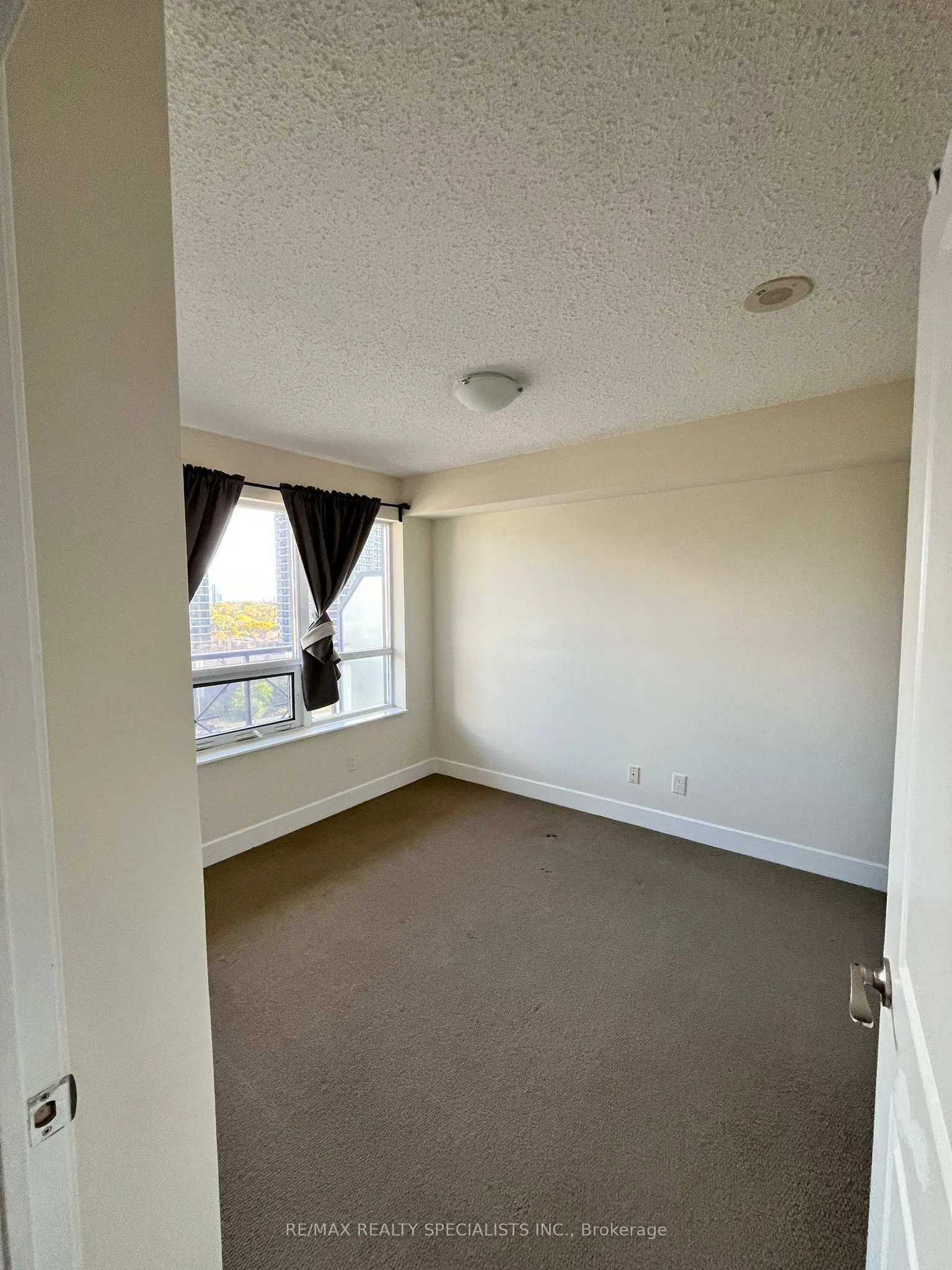 2 Eva Road, #925