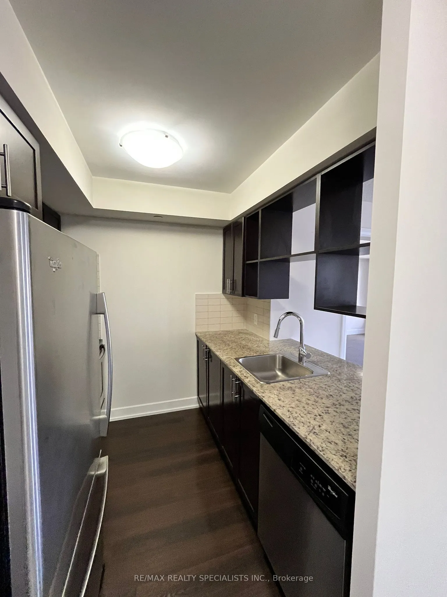 2 Eva Road, #925