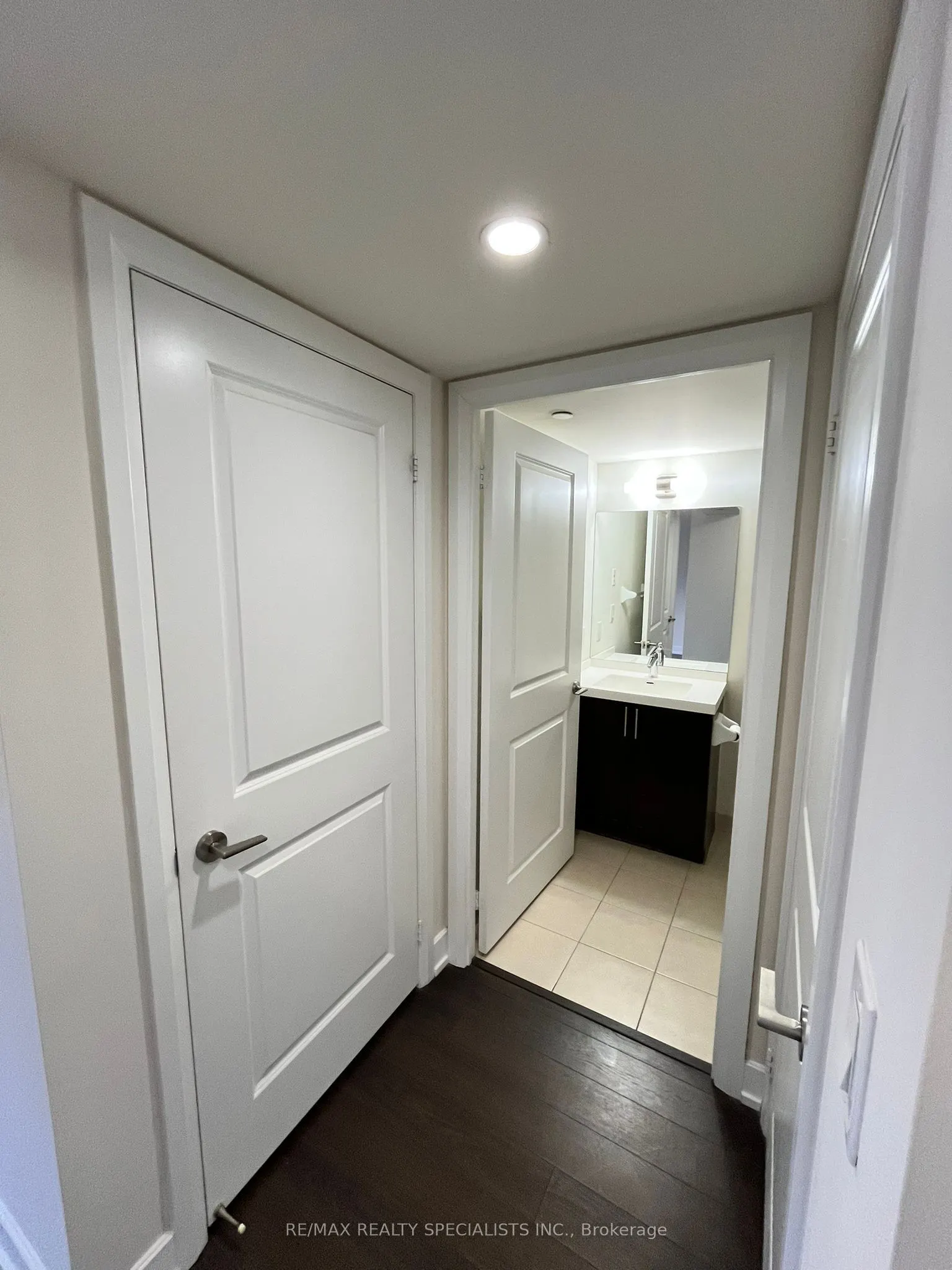 2 Eva Road, #925