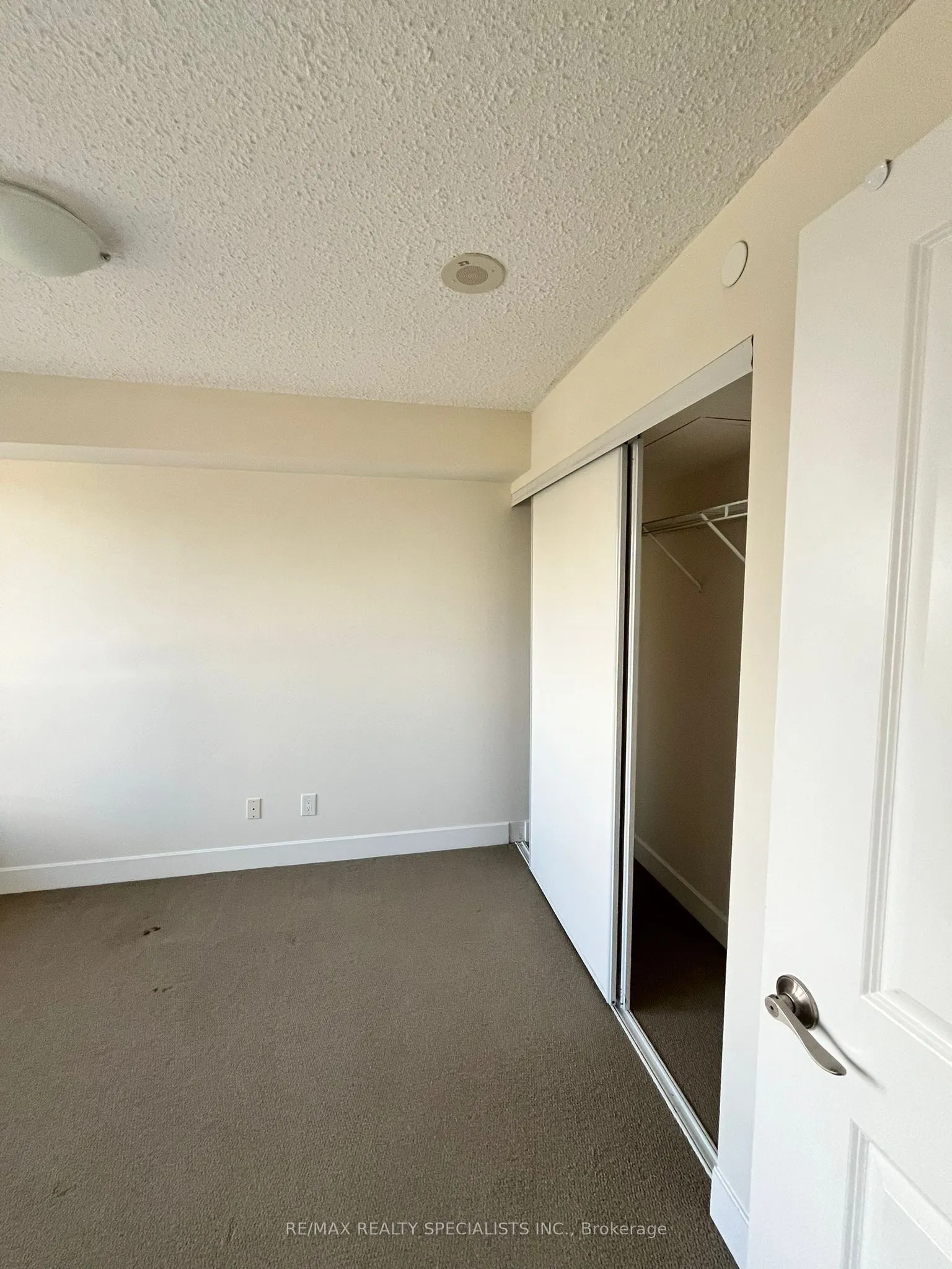 2 Eva Road, #925