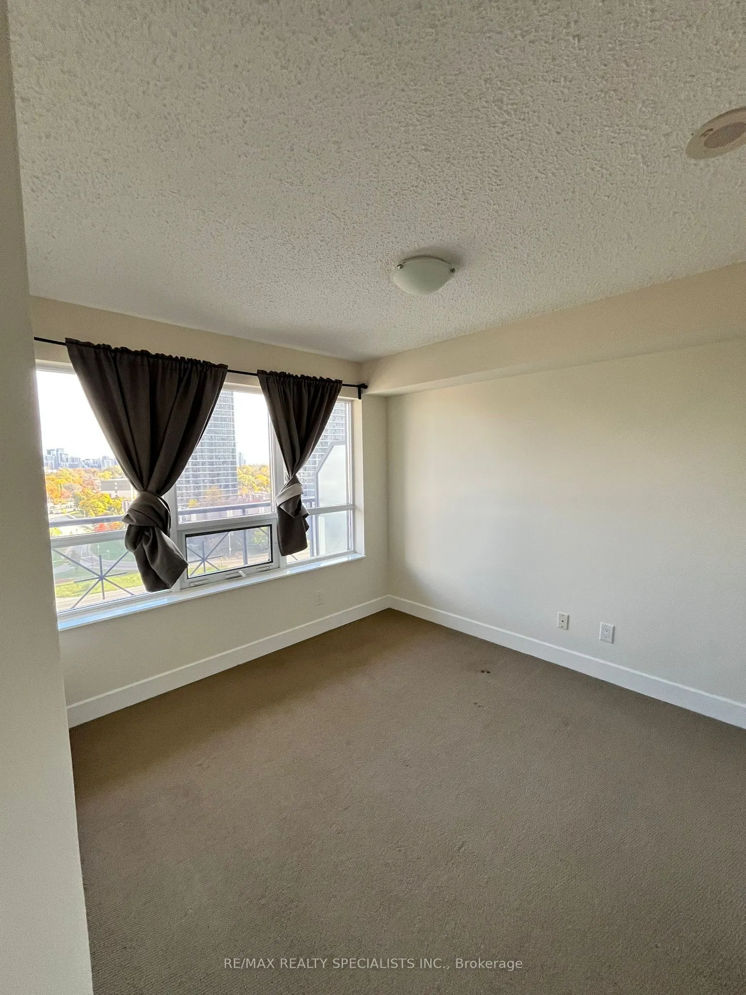 2 Eva Road, #925
