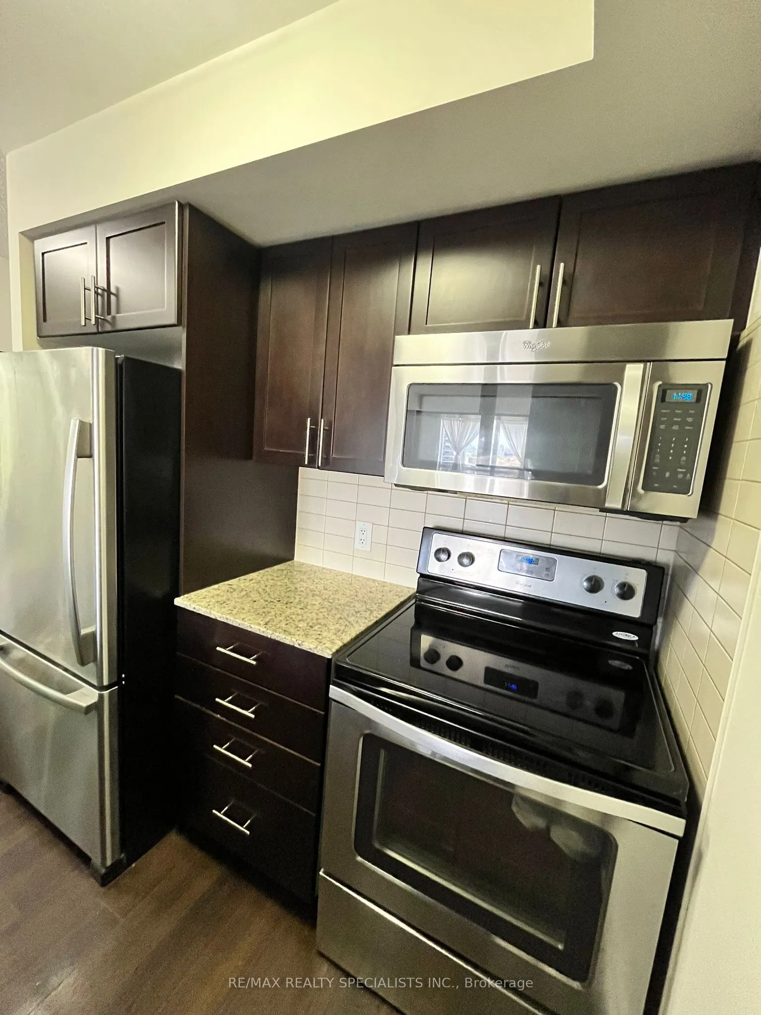 2 Eva Road, #925