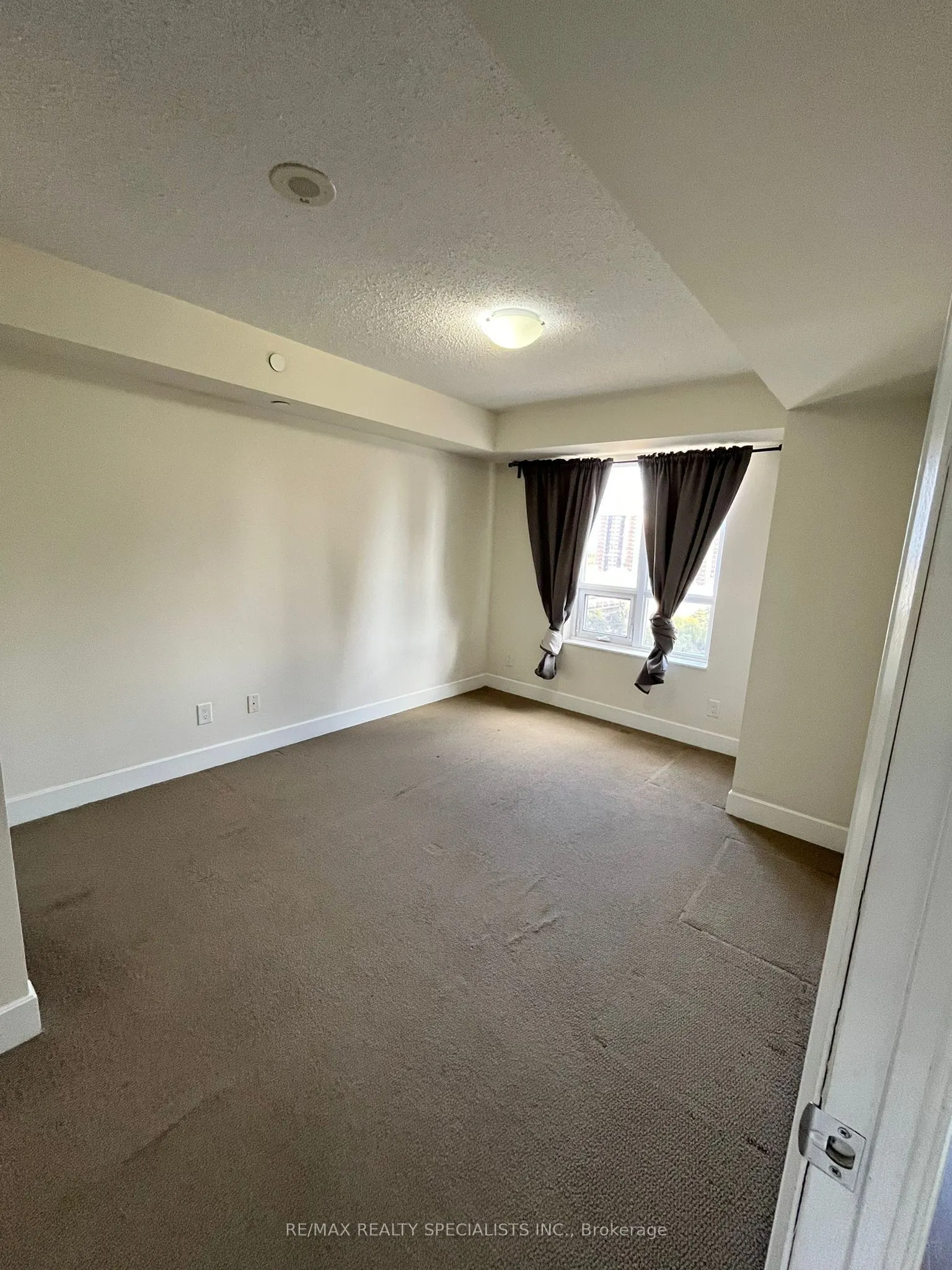2 Eva Road, #925