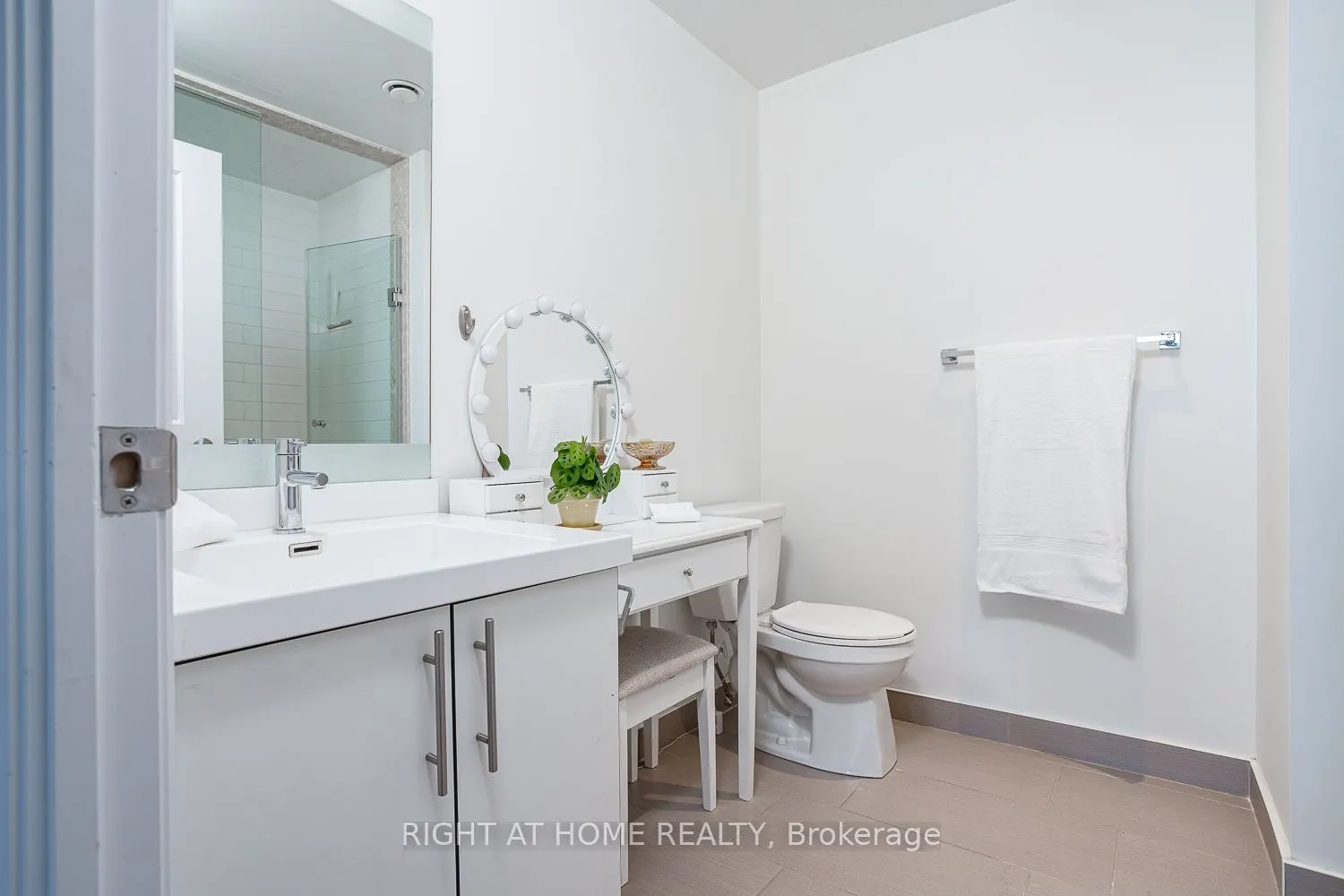 55 Speers Road S, #1705