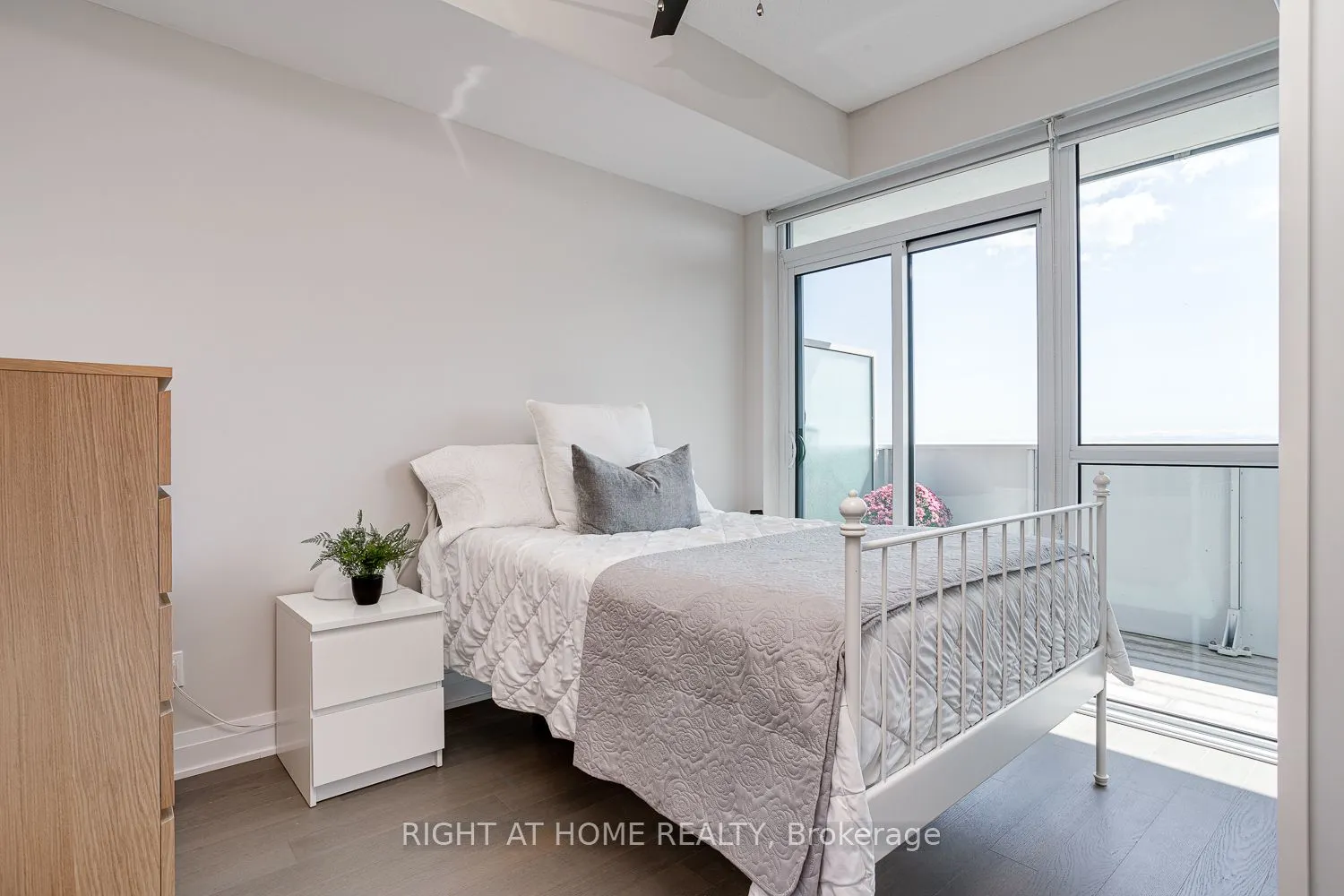55 Speers Road S, #1705