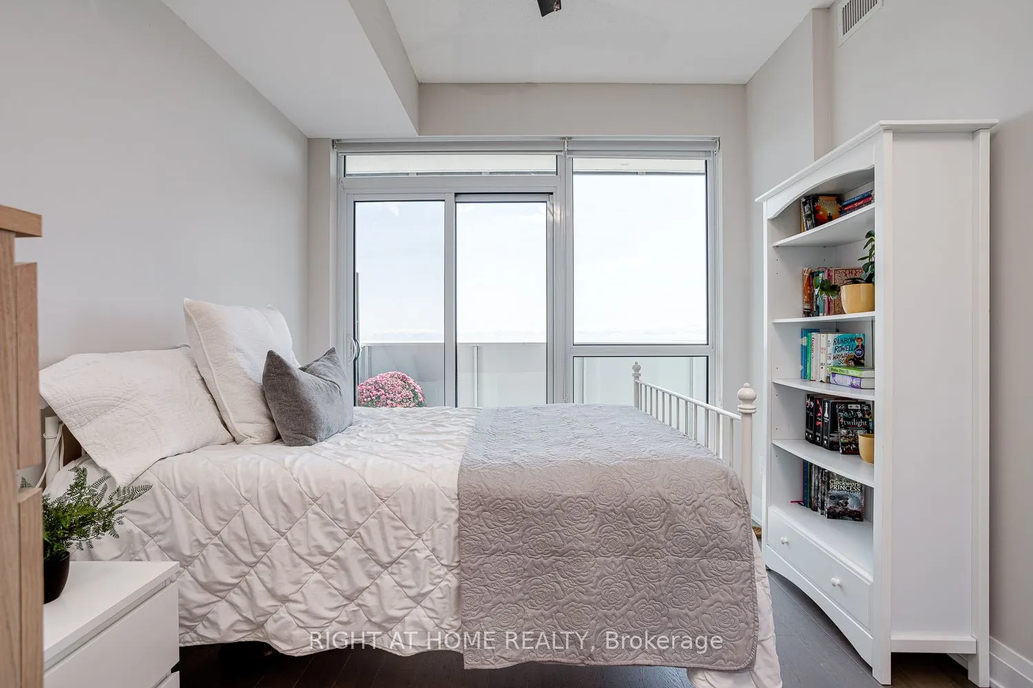 55 Speers Road S, #1705