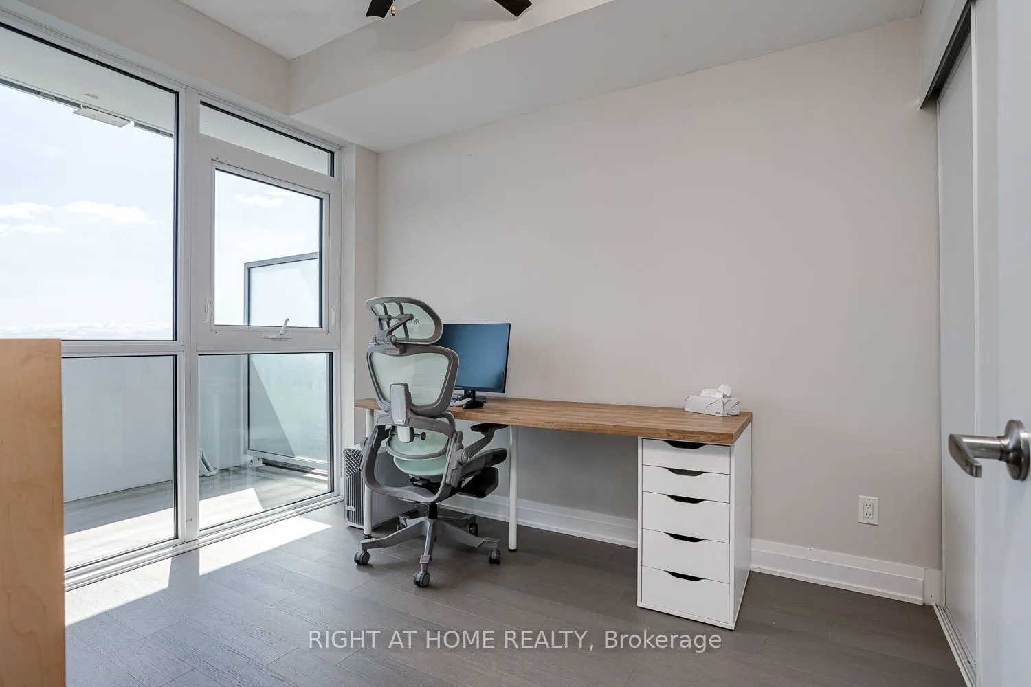 55 Speers Road S, #1705