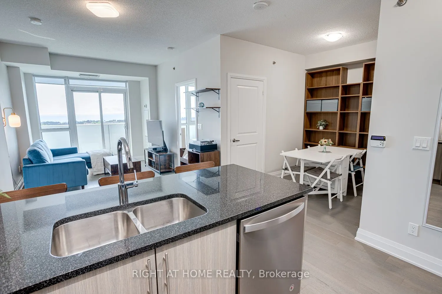 55 Speers Road S, #1705