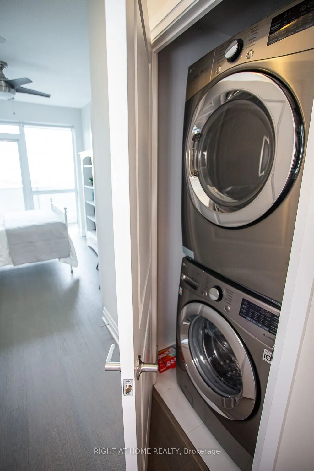 55 Speers Road S, #1705