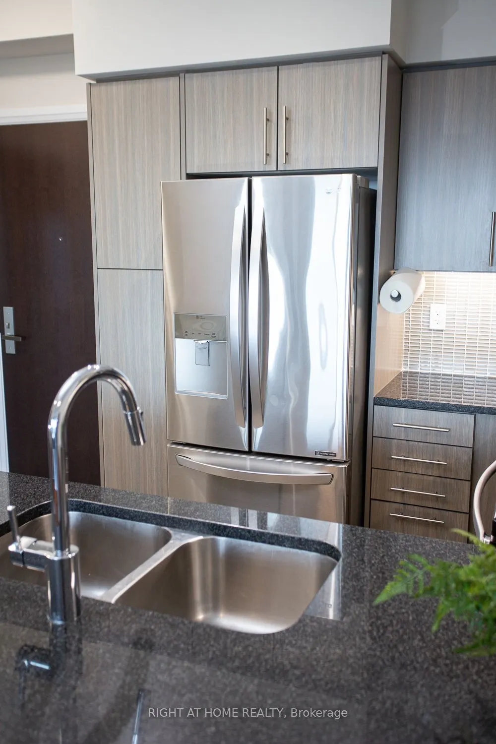 55 Speers Road S, #1705