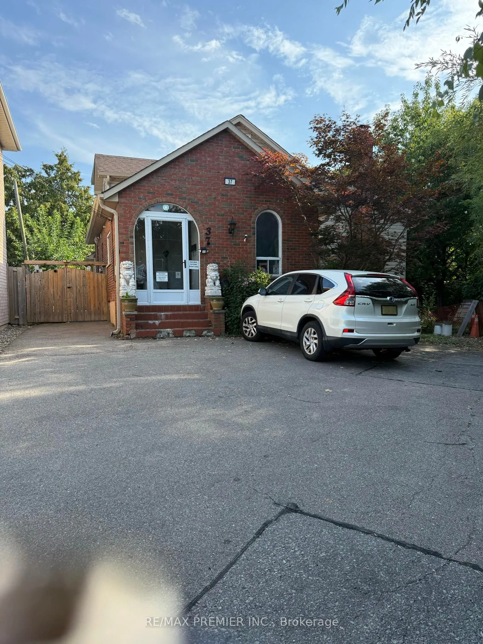 37 Dee Avenue