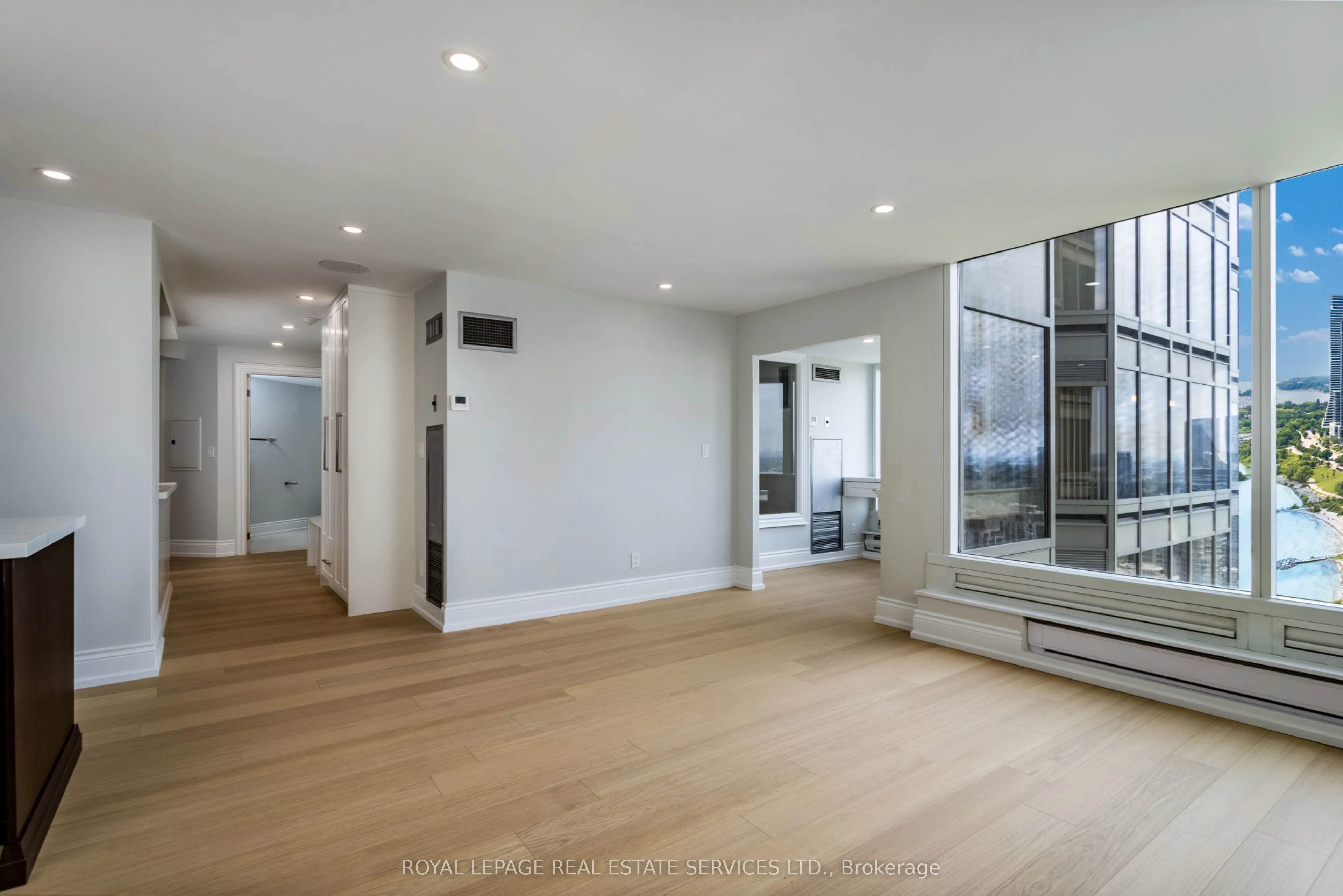 1 Palace Pier Court, #3608
